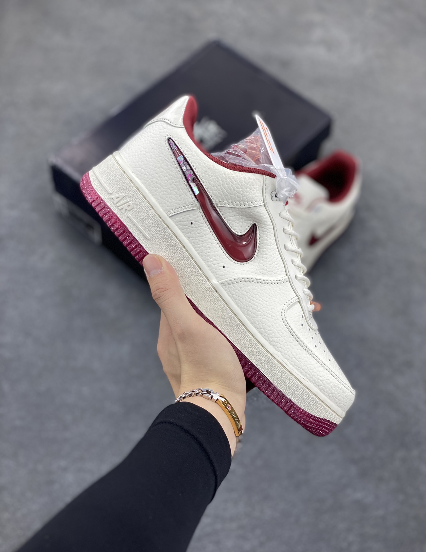 福利特价 Air Force 1\’ 07 原楦头原纸板 打造纯正空军版型 专注外贸渠道 全掌内置蜂窝气垫 #原盒配件 原厂中底钢印、拉帮完美 货号：FZ5068-161 尺码：36 36.5 37.5 38 38.5 39 40 40.5 41 42 42.5 43 44 44.5 45-选品中心