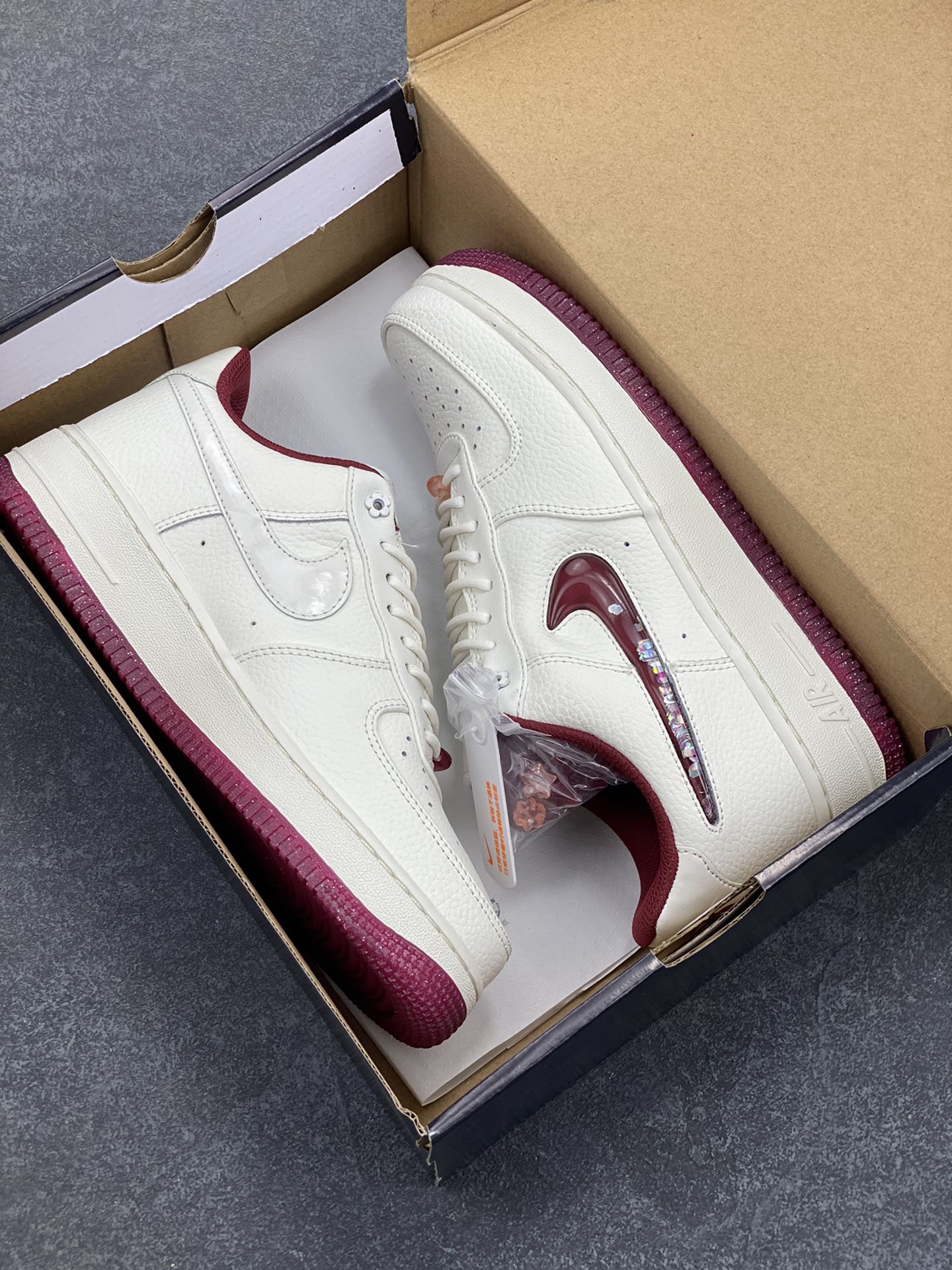 图片[9]-福利特价 Air Force 1\’ 07 原楦头原纸板 打造纯正空军版型 专注外贸渠道 全掌内置蜂窝气垫 #原盒配件 原厂中底钢印、拉帮完美 货号：FZ5068-161 尺码：36 36.5 37.5 38 38.5 39 40 40.5 41 42 42.5 43 44 44.5 45-选品中心