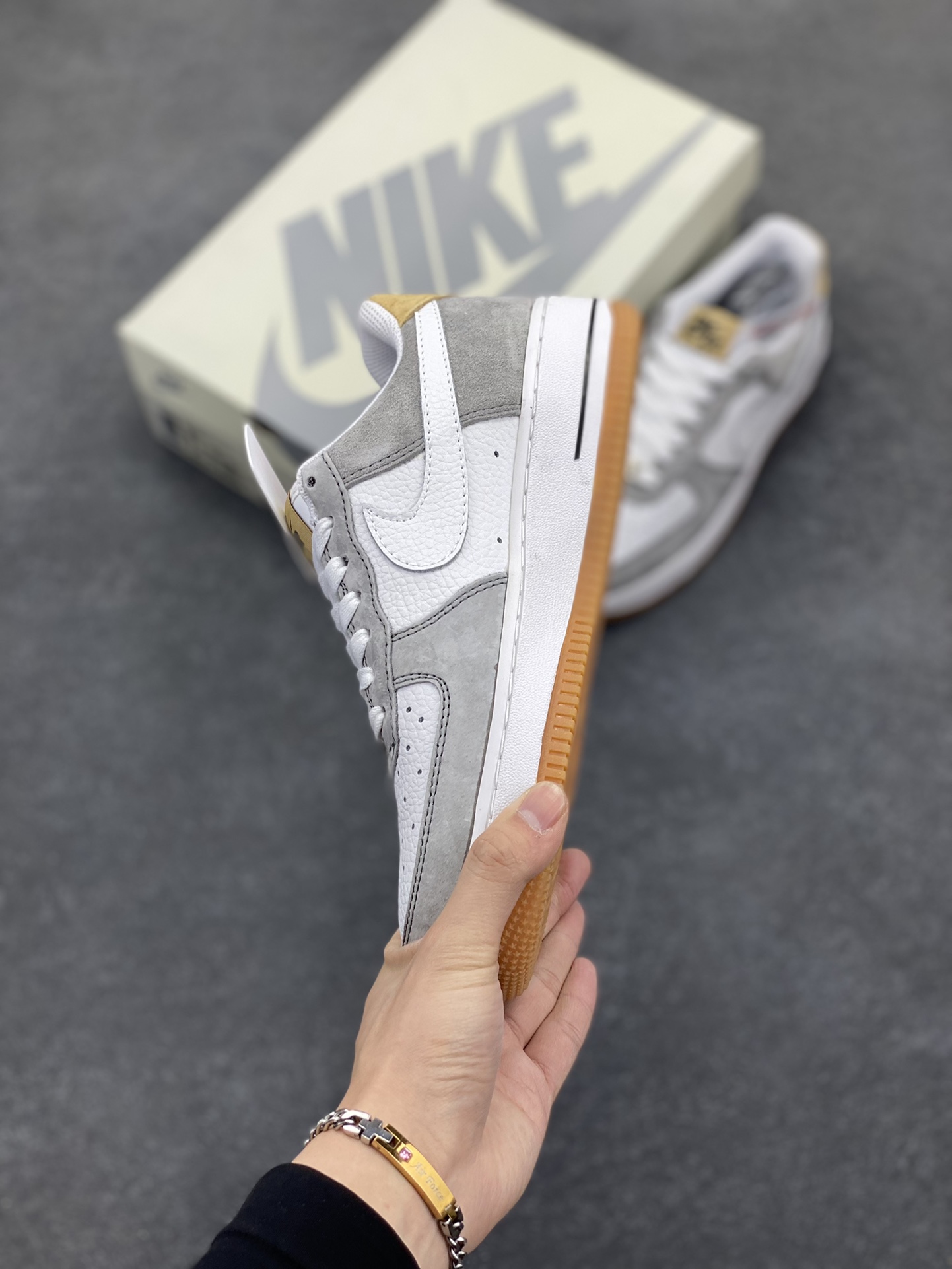 图片[3]-福利特价  Nike Air Force 1 Low ’07 灰黄 麂皮 空军一号低帮休闲板鞋 原厂麂皮 原楦原纸板 纯正版型 高清洁度 内置全掌气垫 货号：DE0099-005 尺码：36 36.5 37.5 38 38.5 39 40 40.5 41 42 42.5 43 44 44.5 45-选品中心