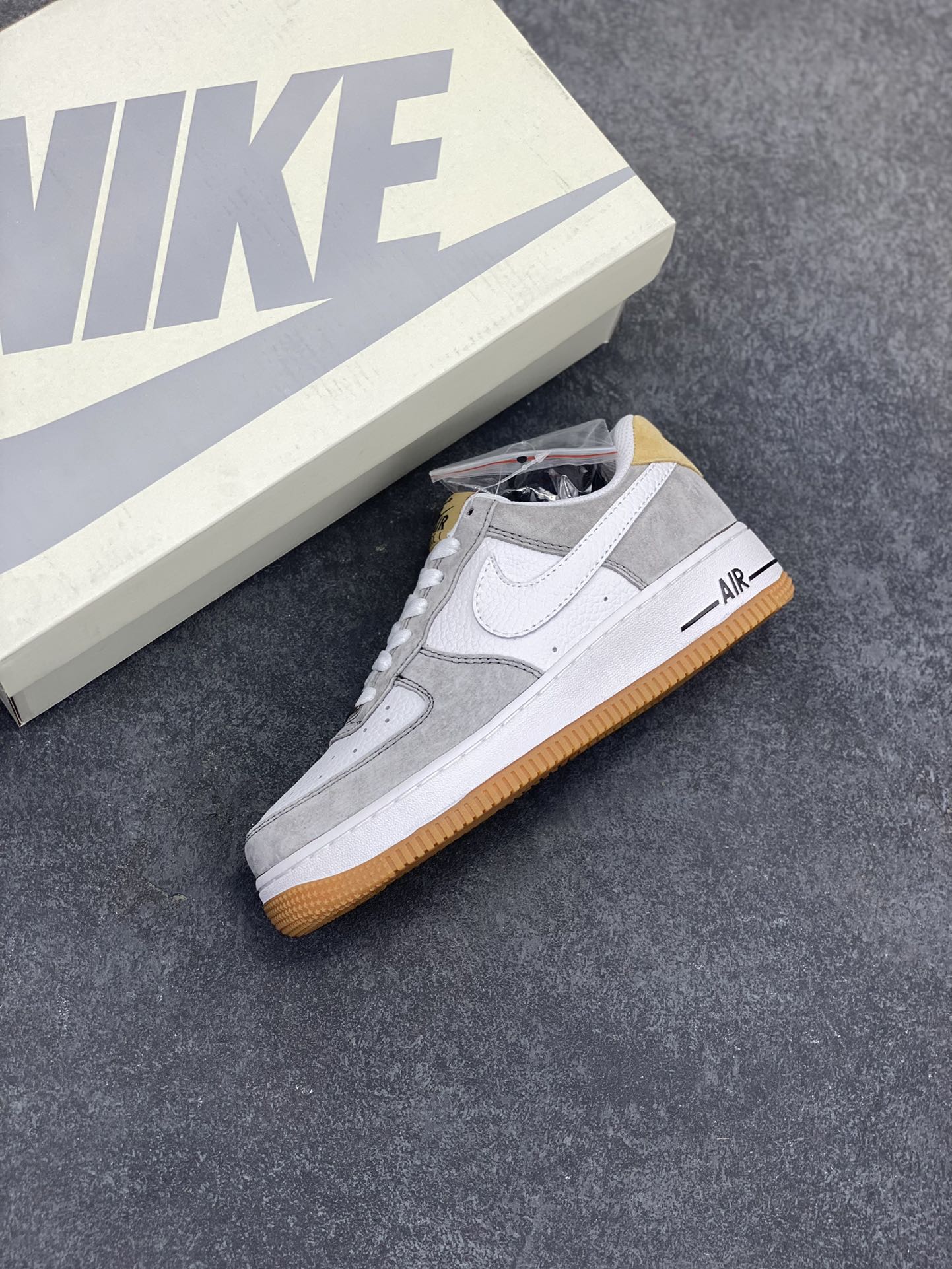 图片[7]-福利特价  Nike Air Force 1 Low ’07 灰黄 麂皮 空军一号低帮休闲板鞋 原厂麂皮 原楦原纸板 纯正版型 高清洁度 内置全掌气垫 货号：DE0099-005 尺码：36 36.5 37.5 38 38.5 39 40 40.5 41 42 42.5 43 44 44.5 45-选品中心