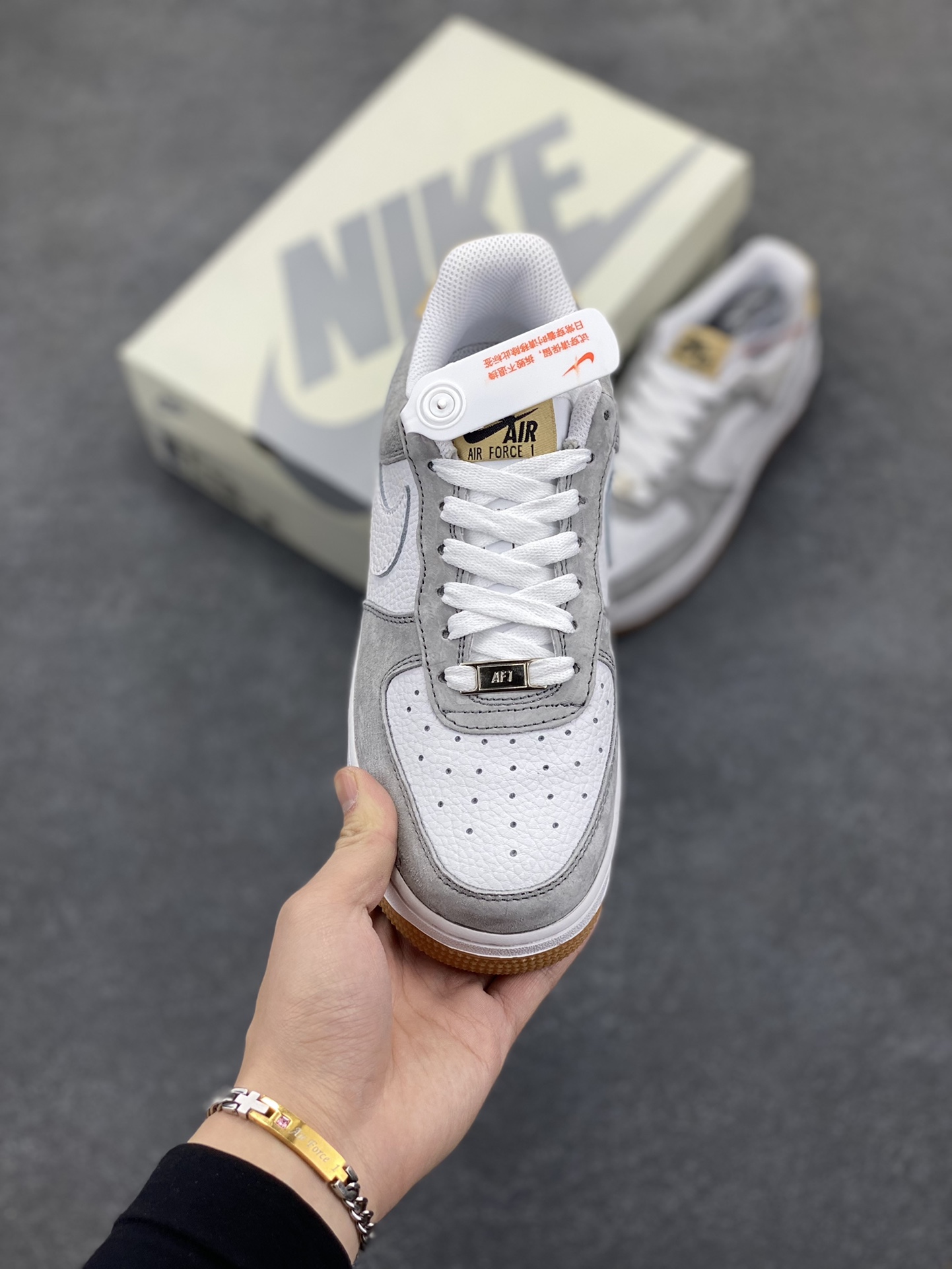 图片[2]-福利特价  Nike Air Force 1 Low ’07 灰黄 麂皮 空军一号低帮休闲板鞋 原厂麂皮 原楦原纸板 纯正版型 高清洁度 内置全掌气垫 货号：DE0099-005 尺码：36 36.5 37.5 38 38.5 39 40 40.5 41 42 42.5 43 44 44.5 45-选品中心