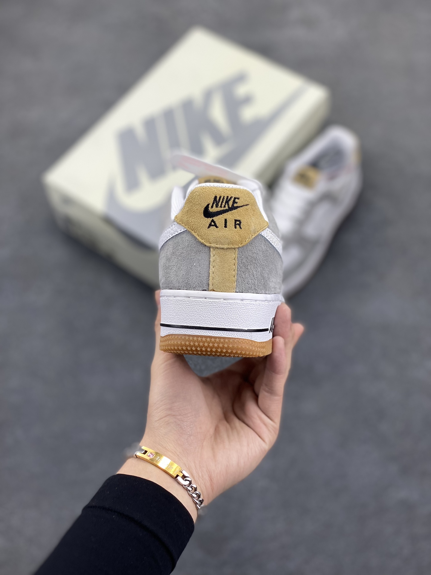 图片[4]-福利特价  Nike Air Force 1 Low ’07 灰黄 麂皮 空军一号低帮休闲板鞋 原厂麂皮 原楦原纸板 纯正版型 高清洁度 内置全掌气垫 货号：DE0099-005 尺码：36 36.5 37.5 38 38.5 39 40 40.5 41 42 42.5 43 44 44.5 45-选品中心