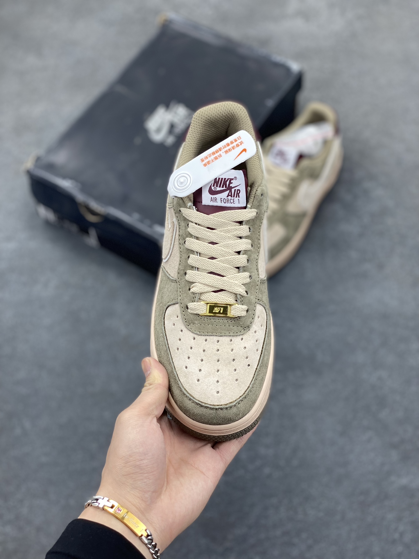 图片[2]-福利特价   Nike Air Force 1 Low 灰棕全麂皮低帮空军一号休闲板鞋 定制皮料 原楦原纸板 纯正空军版型 高清洁度 内置全掌气垫 货号：AV0383-229 尺码：36 36.5 37.5 38 38.5 39 40 40.5 41 42 42.5 43 44 44.5 45-选品中心