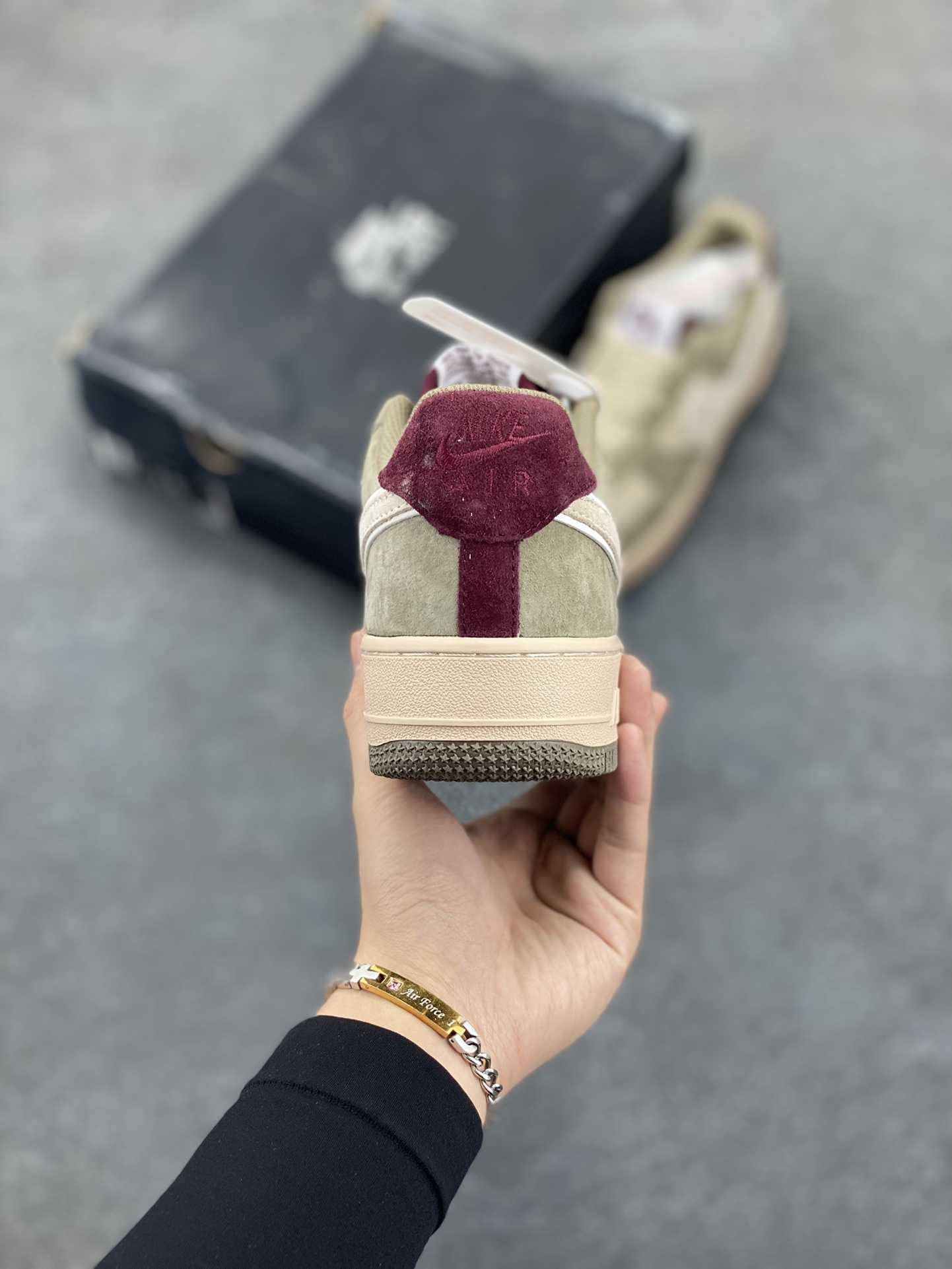 图片[4]-福利特价   Nike Air Force 1 Low 灰棕全麂皮低帮空军一号休闲板鞋 定制皮料 原楦原纸板 纯正空军版型 高清洁度 内置全掌气垫 货号：AV0383-229 尺码：36 36.5 37.5 38 38.5 39 40 40.5 41 42 42.5 43 44 44.5 45-选品中心