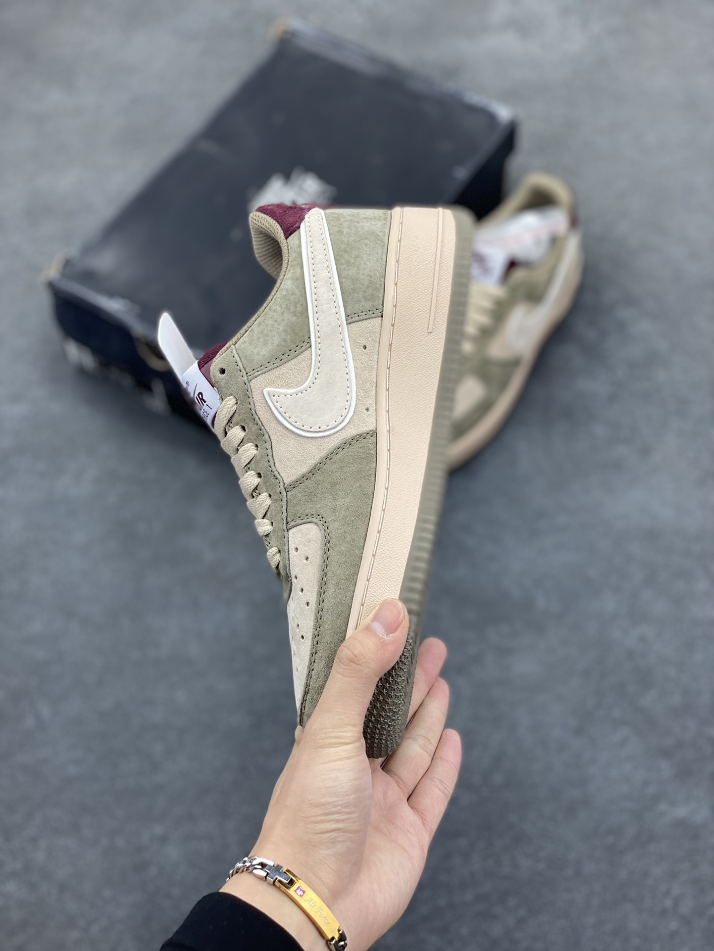 图片[3]-福利特价   Nike Air Force 1 Low 灰棕全麂皮低帮空军一号休闲板鞋 定制皮料 原楦原纸板 纯正空军版型 高清洁度 内置全掌气垫 货号：AV0383-229 尺码：36 36.5 37.5 38 38.5 39 40 40.5 41 42 42.5 43 44 44.5 45-选品中心