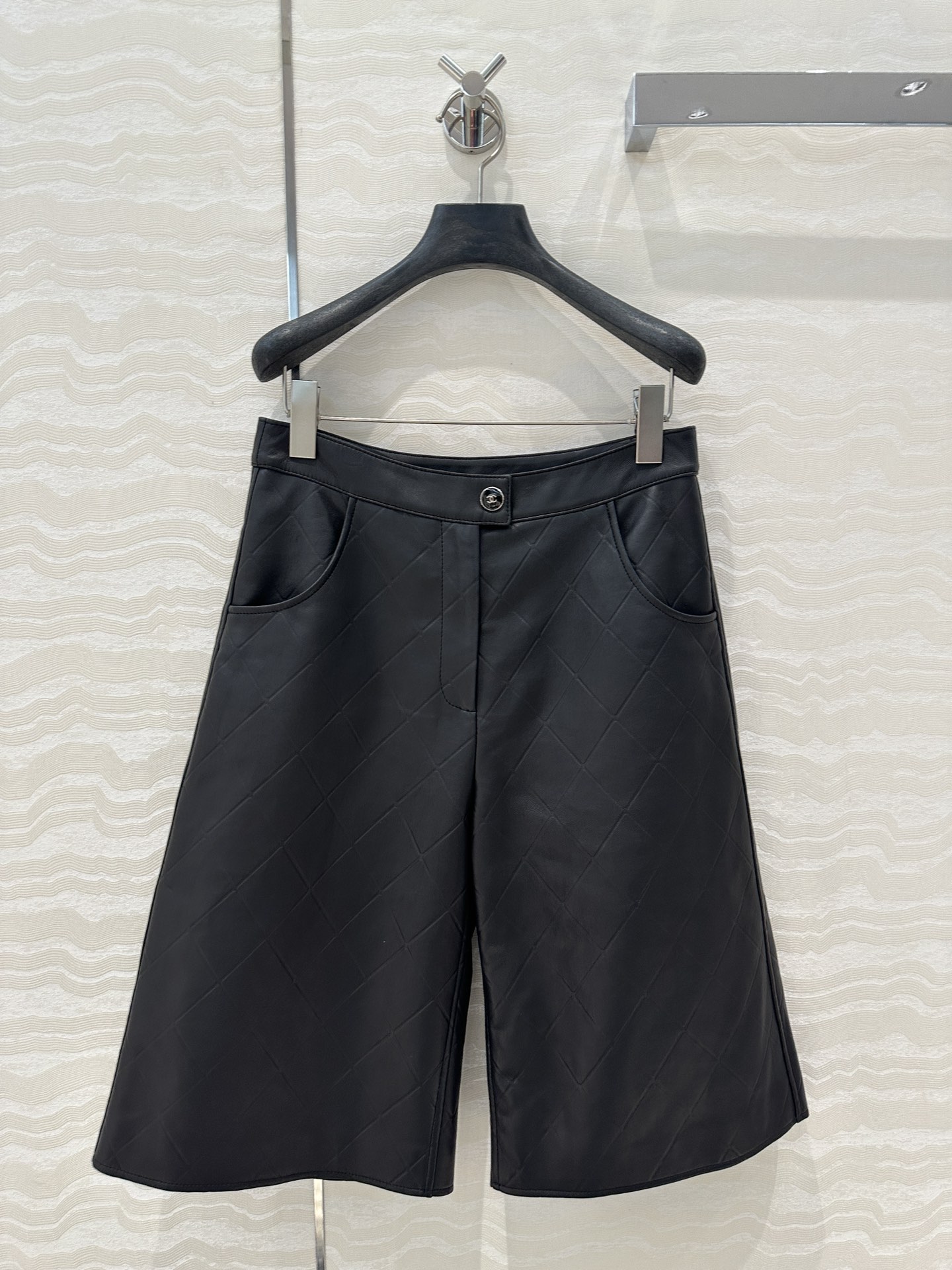 Coco Girl Style Leather Shorts, High-End Single Product Quality, Black, Size 38 1 Coco Girl Style Leather Shorts, High-End Single Product Quality, Black, Size 38
