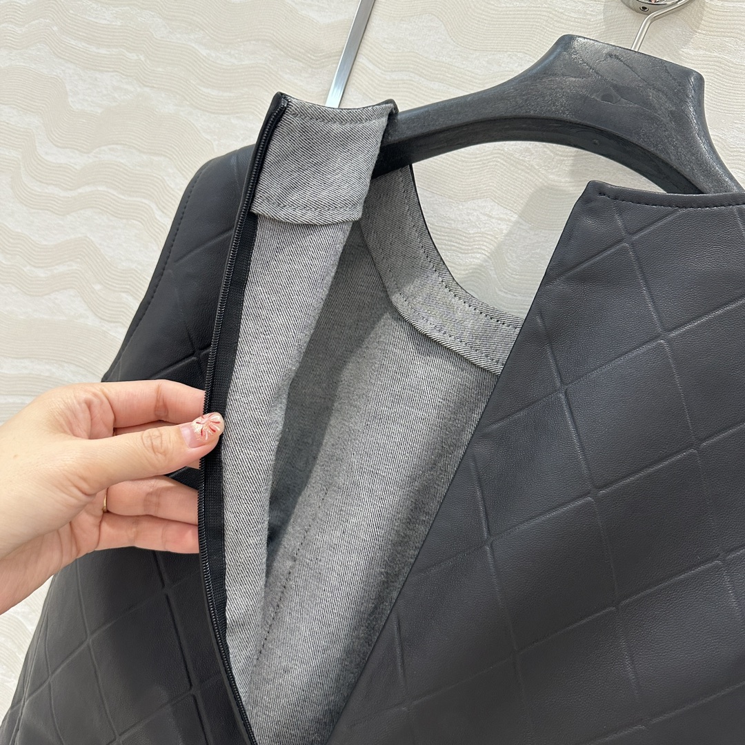 Elegant Women's Black Lambskin Leather Quilted Mini Dress with Pockets 9 i1741027775 2116 7