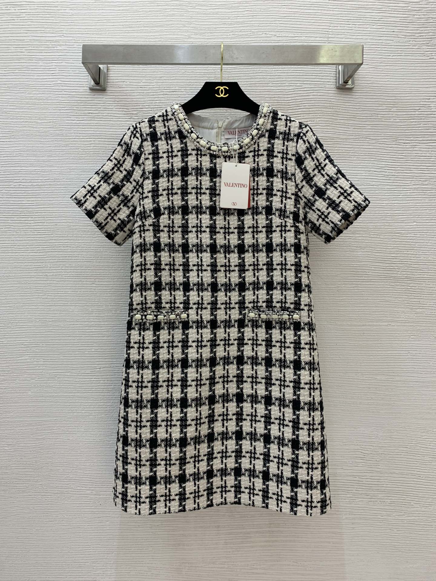 NO:322341,Model number G25030557 VALENTIN*O Warren Home New High-end Customized Heavy Industry Diamond Beaded Edge Decoration Small A-version Fashion versatile round neck short-sleeved plaid dress!  (L size bust 92, sleeve length 21, skirt length 85) hair, valentino, valentino, skirt, skirt, T-shirt, alexander wang19860909款号G25030557 VALENTIN*O华伦家新款 高端定制重工镶钻钉珠边装饰小A版时尚百搭圆领短袖格纹连衣裙！（L码胸围92,袖长21,裙长85）发,,valentino,valentino,skirts,T-shirt,alexander wang,Women's clothing