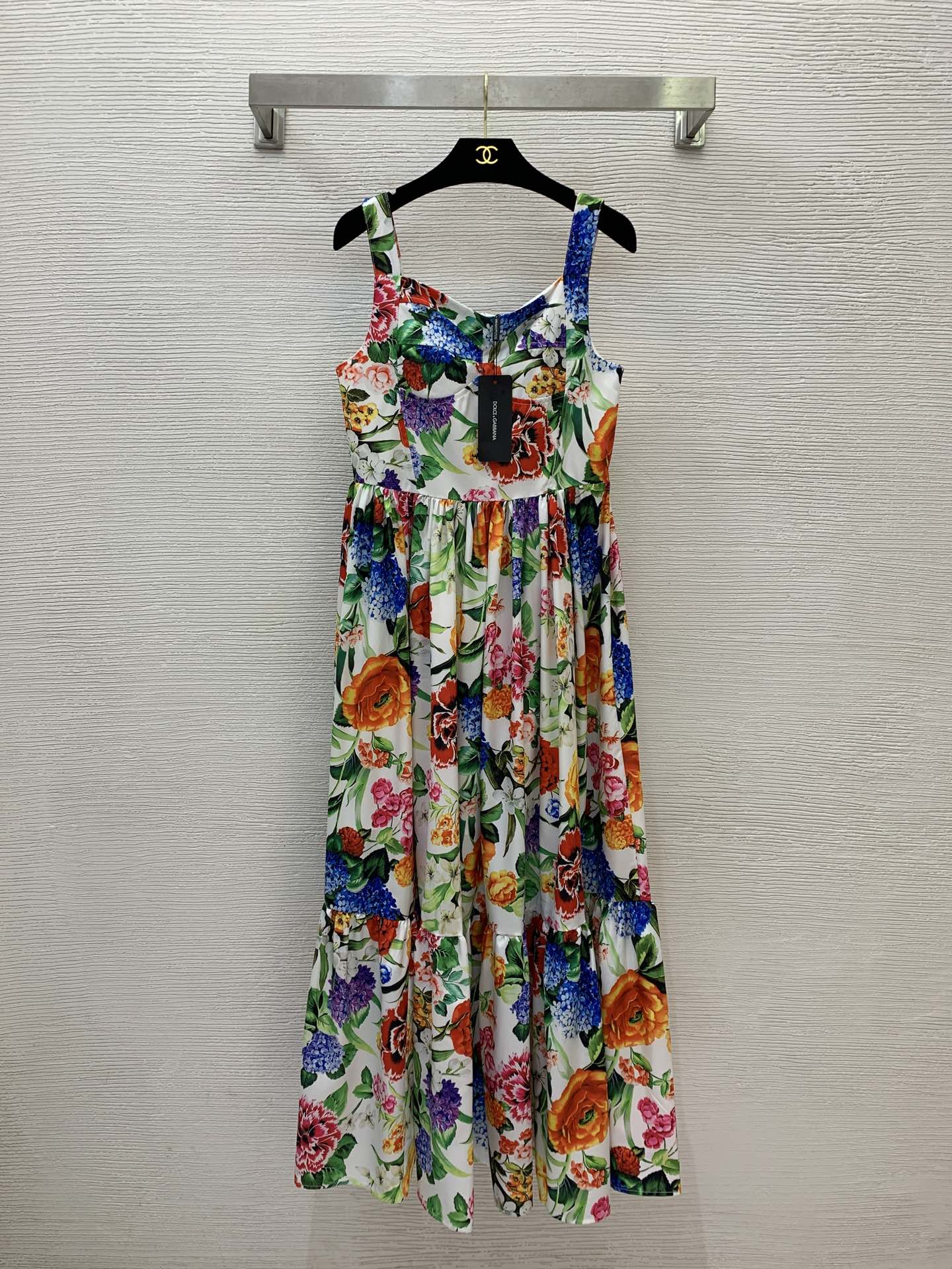 NO:321770,Model number G25030419 Dolce & Gabbana DG* new Sicilian vacation style colorful flower print waist-hugging large strapless suspender dress!  (M size bust 84~88, waist 74, skirt length 133) Hair 19, Dolce & Gabbana, skirts, alexander wang19860909款号G25030419 杜嘉班纳DG*新款 西西里度假风彩色花朵印花收腰大摆抹胸式吊带连衣裙！（M码胸围84～88,腰围74,裙长133）发19,,Dolce&Gabbana,skirts,alexander wang,Women's clothing