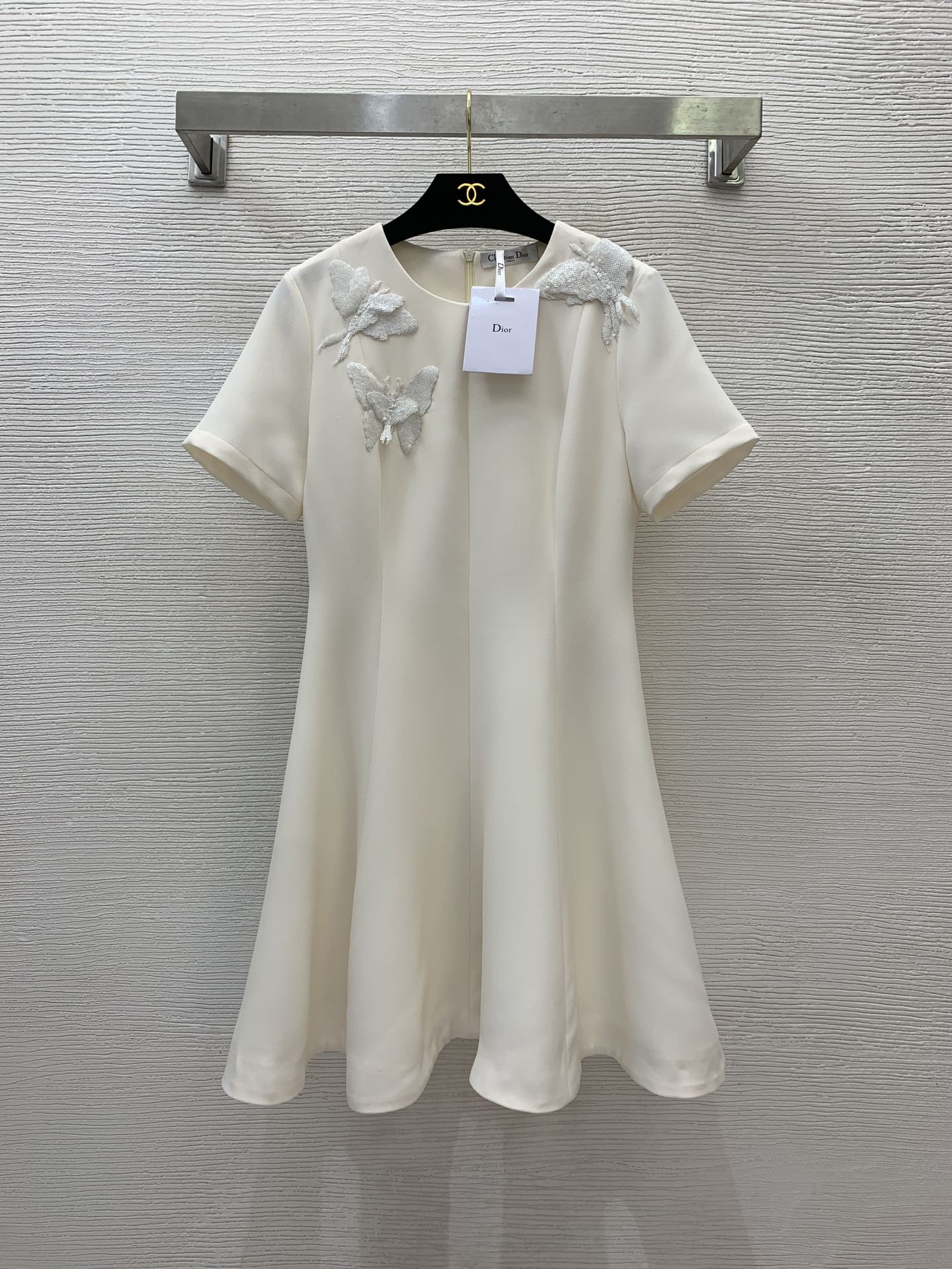 NO:322329,Model number G25030527 Dio* newest high-end custom three-dimensional sequin bow embroidery decoration, fashionable and simple large skirt with slim short-sleeved dress!  Apricot, black, (M size bust 90, sleeve length 21, waist 72, skirt length 89) hair, dior, skirt, T-shirt, alexander wang19860909款号G25030527 Dio*新款 高端定制立体亮片蝴蝶结刺绣装饰 时尚简约大裙摆修身短袖连衣裙！杏色、黑色、（M码胸围90,袖长21,腰围72,裙长89）发,,dior,skirts,T-shirt,alexander wang,Women's clothing