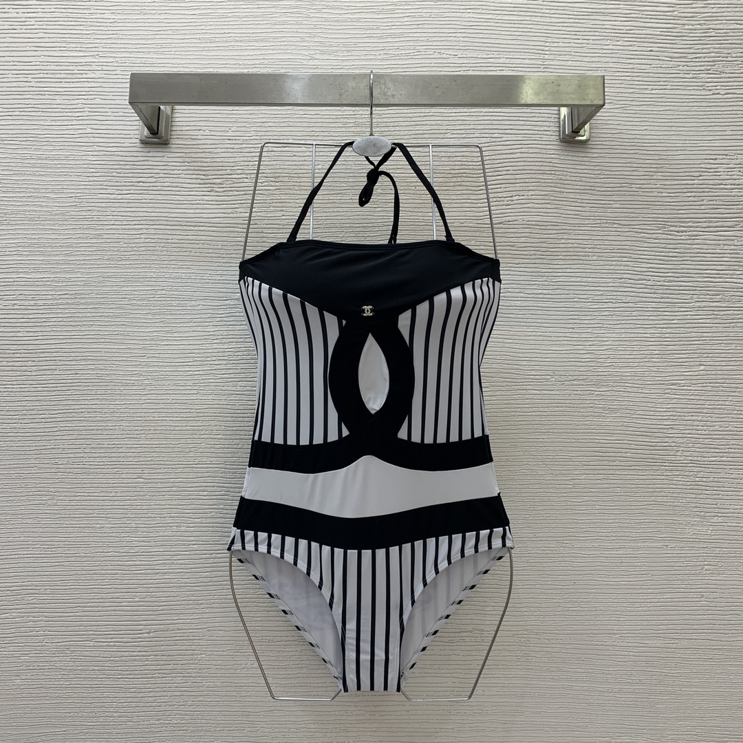 NO:321739,Model number G25030343 CHANE*L new style, Xiaoxiang style double C contrasting color spliced ​​vertical striped strapless halter neck top one-piece swimsuit!  A must-have for a hot spring pool on the beach!  ,chanel,swimsuits,alexander wang19860909款号G25030343 CHANE*L新款 小香风双C撞色拼接竖条纹抹胸式挂脖上衣连体泳衣！海边度假温泉泳池必备！,,chanel,swimsuits,alexander wang,Women's clothing