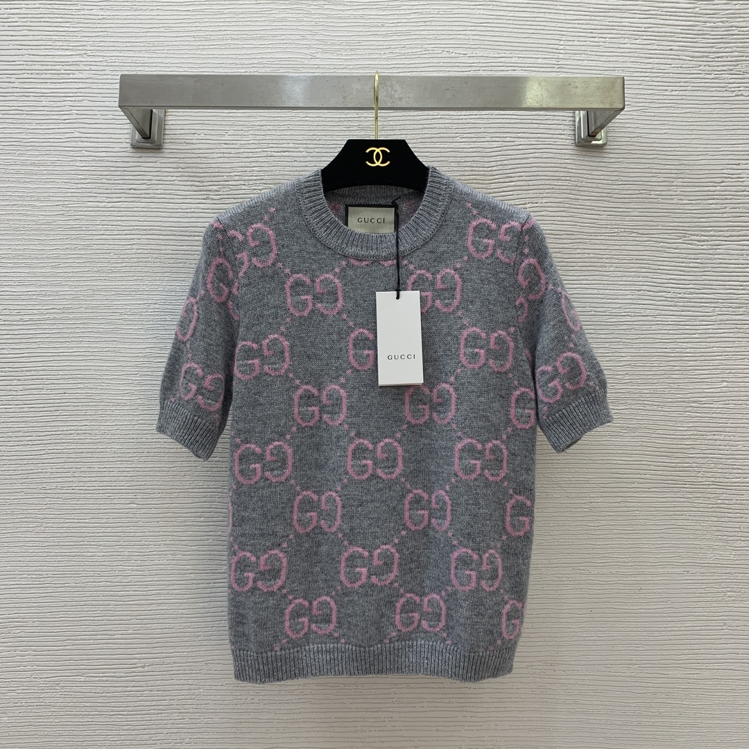 NO:321745,Model number G25030384 GUCC* new Ghome high-end custom wool yarn fabric!  Classic double GG letter round neck pullover short-sleeved sweater top!  Pink, gray, (M size bust 92, sleeve length 24, clothing length 55) hair 16, gucci, gucci, T-shirt, alexander wang19860909款号G25030384 GUCC*新款G家高端定制羊毛纱线面料！经典双GG字母圆领套头短袖针织衫上衣！粉色、灰色、（M码胸围92,袖长24,衣长55）发16,,gucci,gucci,T-shirt,alexander wang,Women's clothing