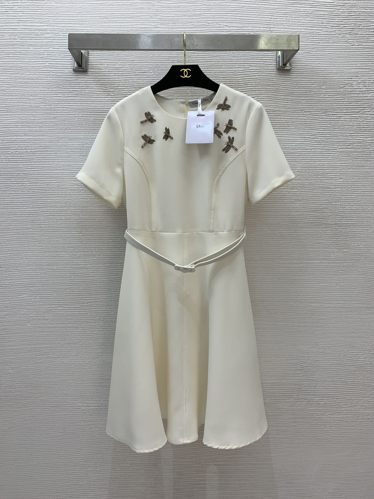 NO:322920,Model number G25030671 Dio* new high-end custom dragonfly embroidered diamond decoration, waist-hugging and slimming large skirt with short-sleeved sleeves!  Apricot, black, (Size S shoulder width 37, bust 84, sleeve length 20, waist 70, skirt length 91) hair, dior, skirt, T-shirt, alexander wang19860909款号G25030671 Dio*新款高端定制蜻蜓刺绣镶钻装饰 收腰显瘦大裙摆短袖连衣裙！杏色、黑色、（S码肩宽37,胸围84,袖长20,腰围70,裙长91）发,,dior,skirts,T-shirt,alexander wang,Women's clothing