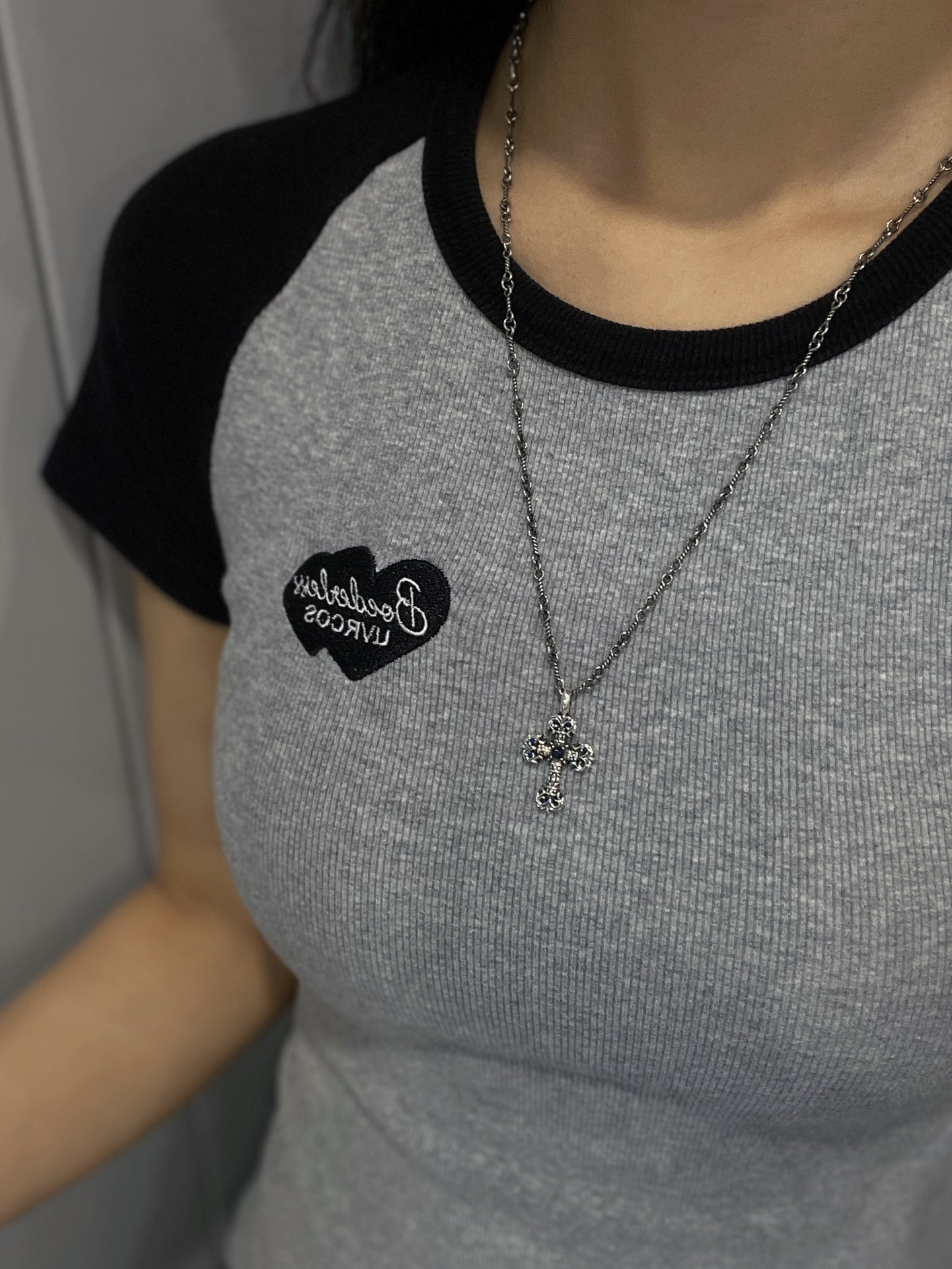 Chrome Hearts 𝐡𝐞𝐚𝐫𝐭𝐬克罗心 蓝钻迷你火焰十字架