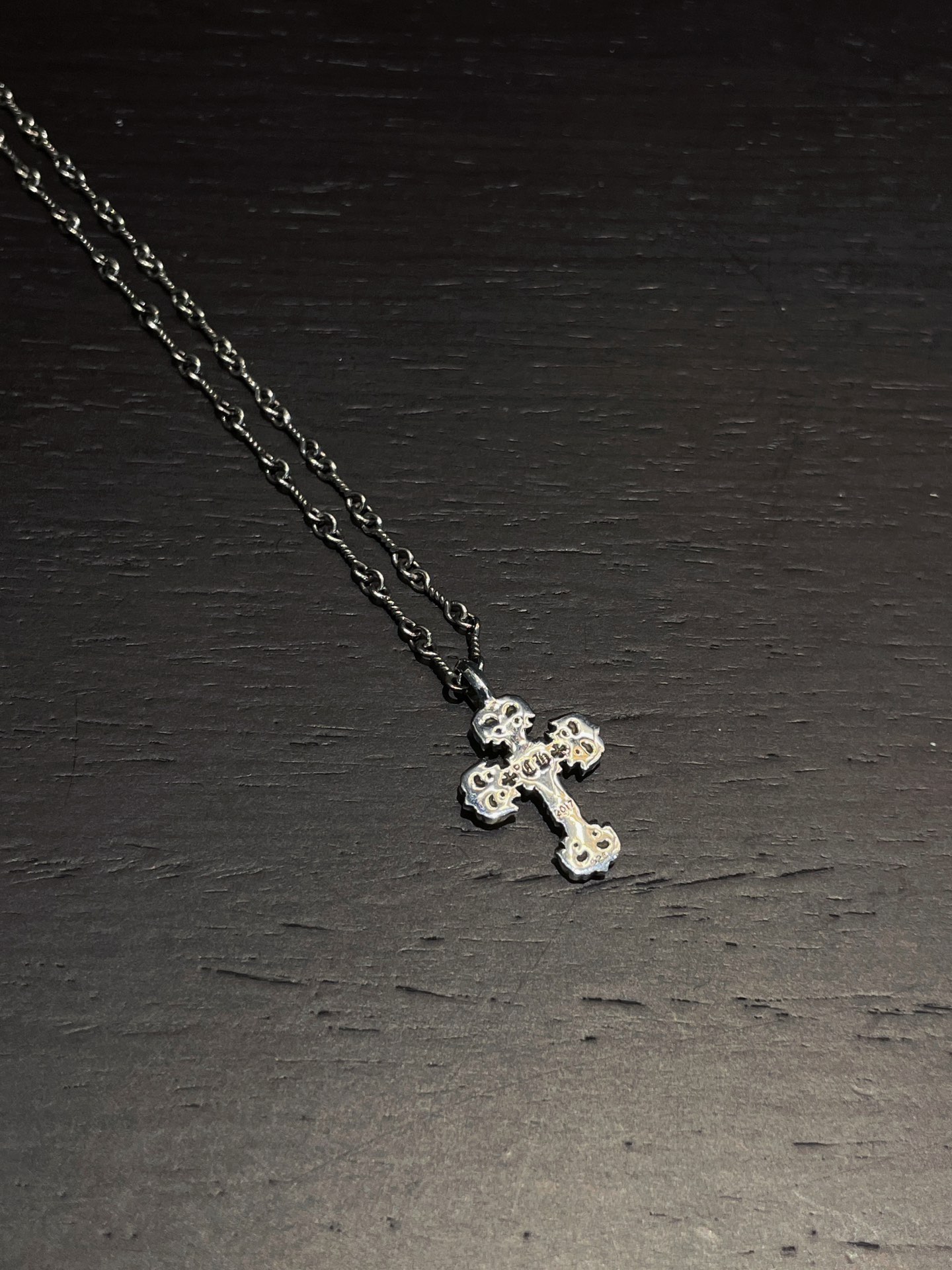 Chrome Hearts 𝐡𝐞𝐚𝐫𝐭𝐬克罗心 蓝钻迷你火焰十字架