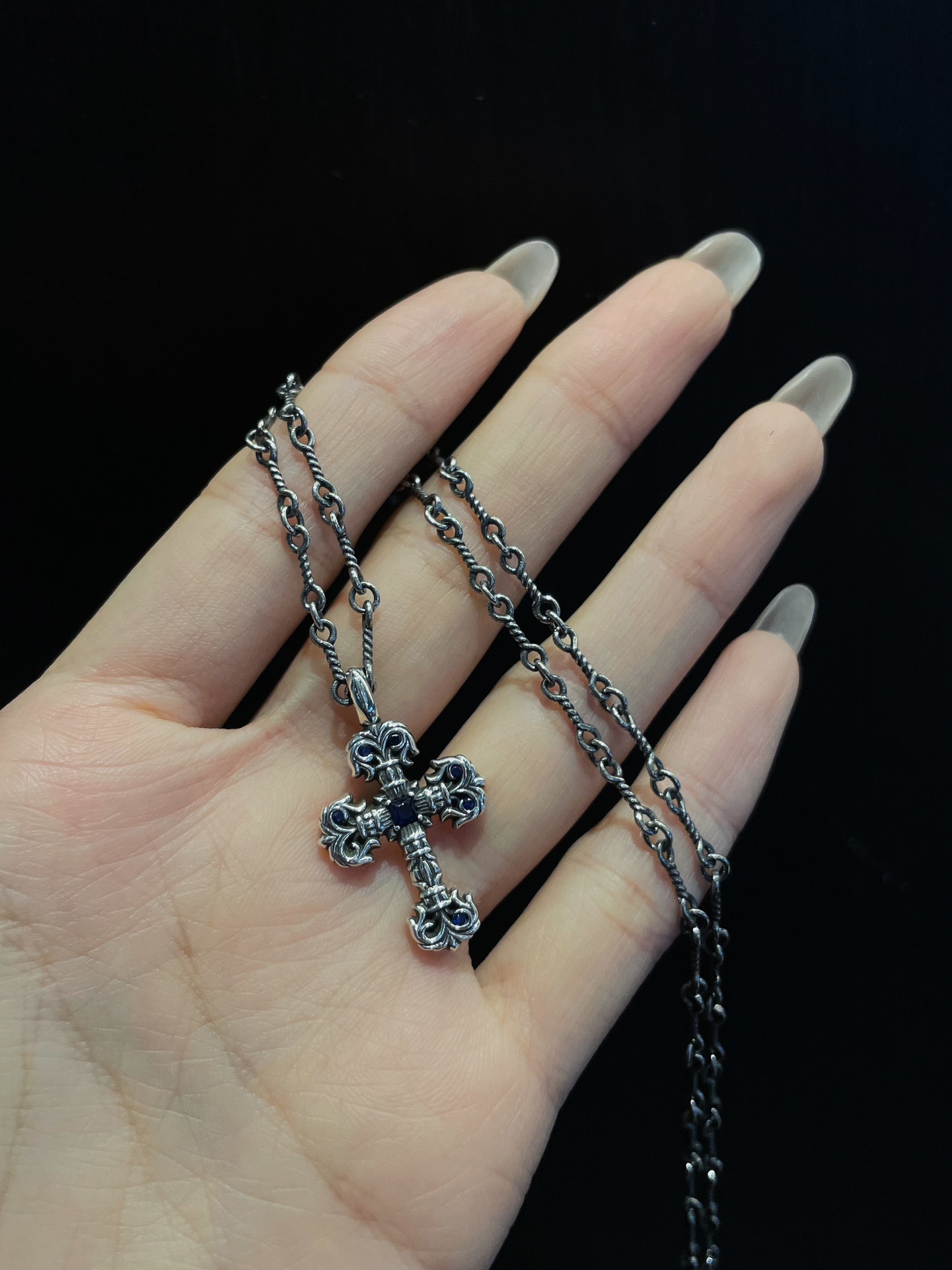 Chrome Hearts 𝐡𝐞𝐚𝐫𝐭𝐬克罗心 蓝钻迷你火焰十字架