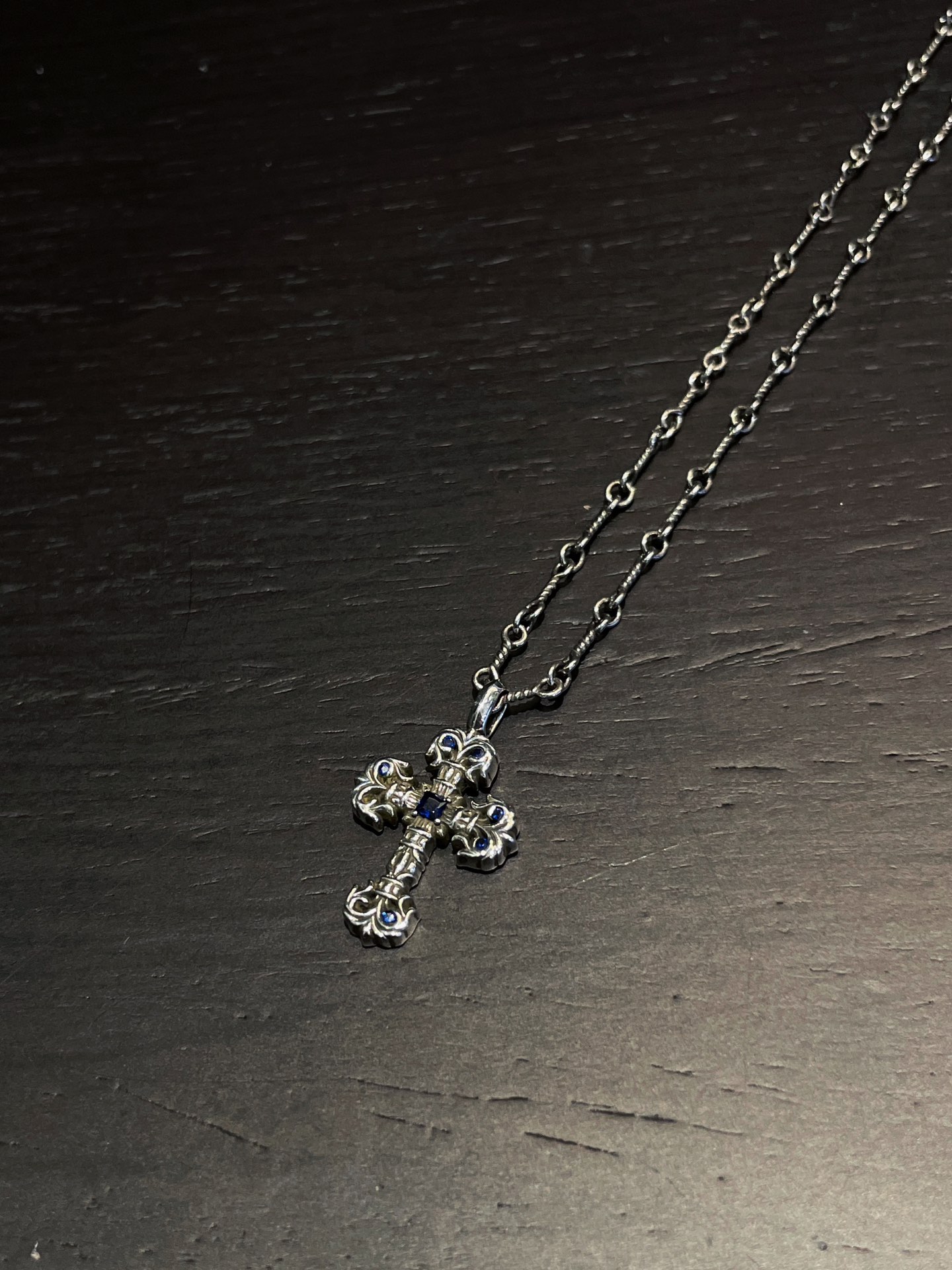 Chrome Hearts 𝐡𝐞𝐚𝐫𝐭𝐬克罗心 蓝钻迷你火焰十字架