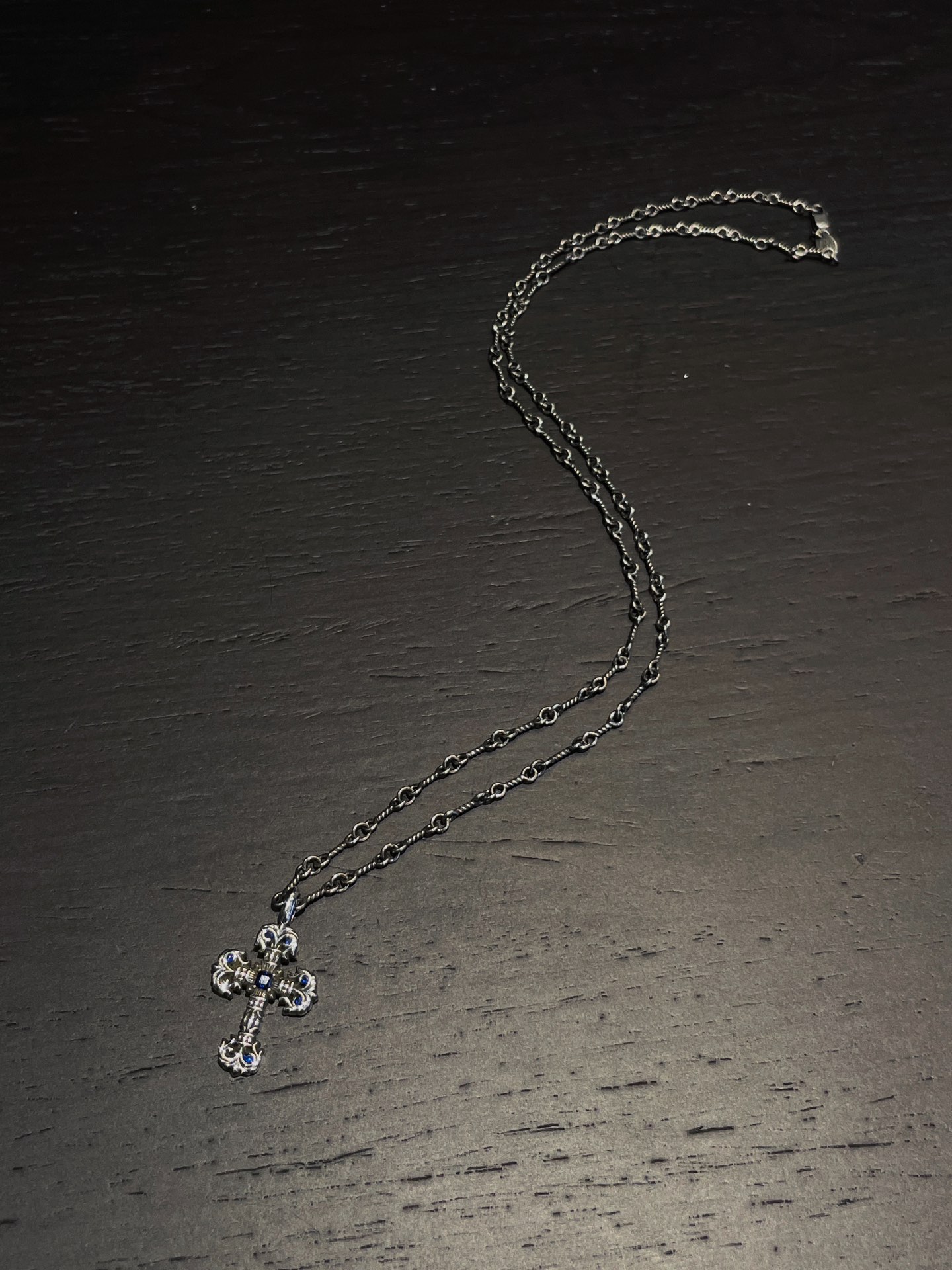 Chrome Hearts 𝐡𝐞𝐚𝐫𝐭𝐬克罗心 蓝钻迷你火焰十字架
