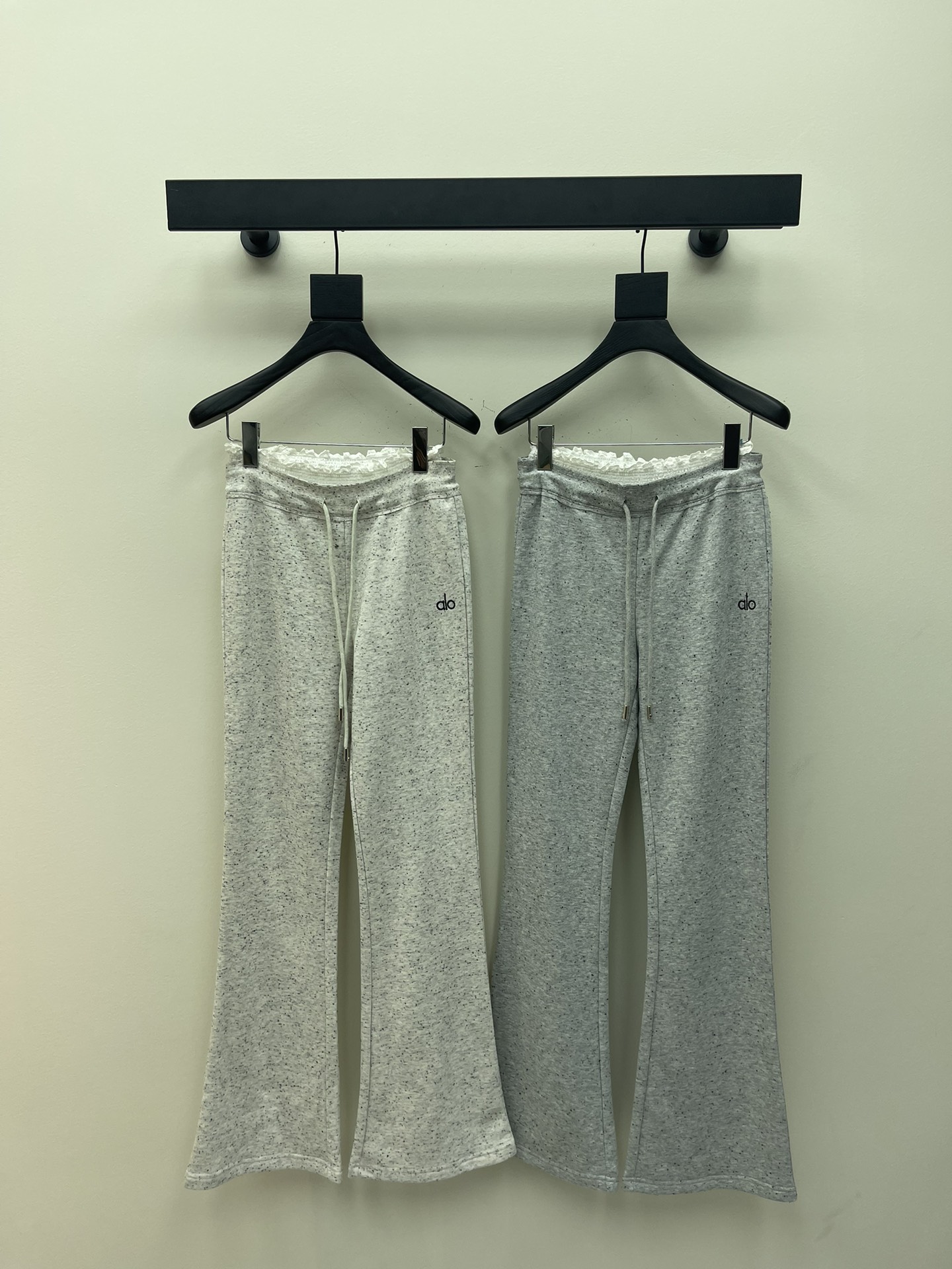 NO:323235,Alo*25 spring and summer new original custom casual sports sweet double trousers waist design lace splicing dots high waist slim fit and slim trousers/light gray dark gray SML A,,alexander wang19860909Alo*25春夏新款原创定制休闲运动甜美双裤腰设计蕾丝拼接点点高腰修身显瘦微喇叭长裤/浅灰色 深灰色SML A,,alexander wang,Women's clothing