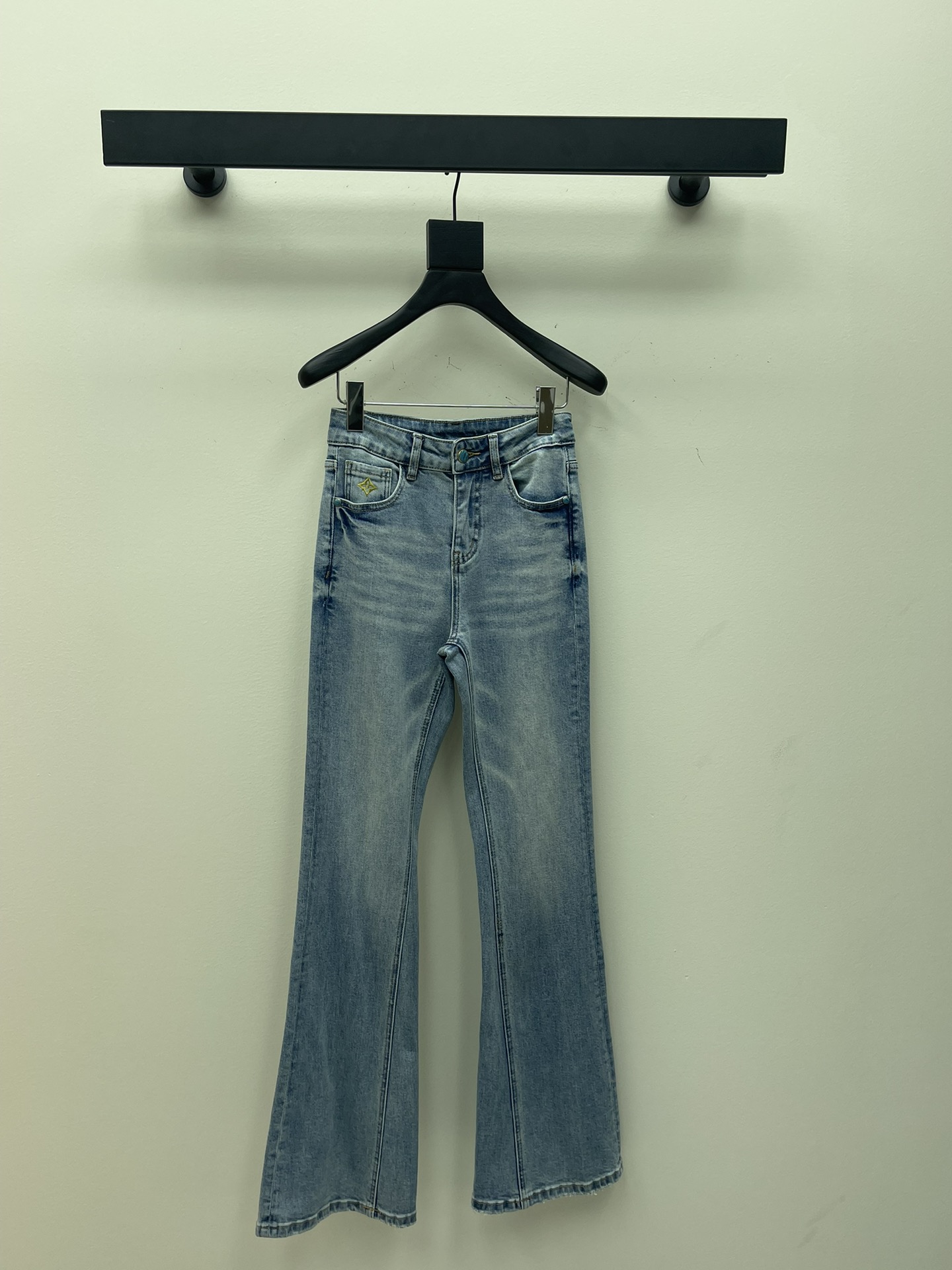 NO:323241,Louis Vuitto*25 Spring and Summer New Original Custom American Retro Design Embroidery Fashion Tight High Waist Slim Temperature Micro-Flared Washed Jeans/Blue SML AA,,louis vuitton,jeans,alexander wang19860909Louis Vuitto*25春夏新款原创定制美式复古设计刺绣时尚紧身高腰显瘦气质微喇叭水洗牛仔裤/蓝色 SML AA,,louis vuitton,jeans,alexander wang,Women's clothing