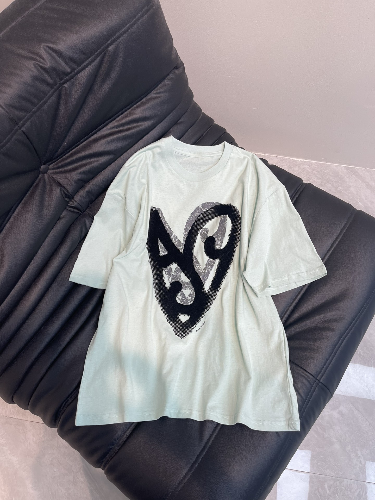 NO:323885,Acne Stu *25 new exquisite printed flocked short-sleeved T-shirt, high-end ink printing, high-order fabric, wide texture, contrasting color patterns, low-key and luxurious, age-reducing Girls' Generation!  A must-have artifact for white, rich and beautiful women!  The classic style is versatile and not picky. It is highly recommended to keep your own style!  Workmanship quality depends on details. SML AA, acne studios, T-shirt,tees, t-shirt,alexander wang19860909Acne Stu *25新款精致印花植绒短袖T恤 高级水墨印花 高订面料 质感挺阔 撞色色系图案低调奢华 减龄少女时代！白富美必备神器！ 经典版型百搭不挑人 强烈推荐自留款！ 做工品质看细节 男女同款 SML AA,,acne studios,T-shirt,tees，t-shirt,alexander wang,Women's clothing