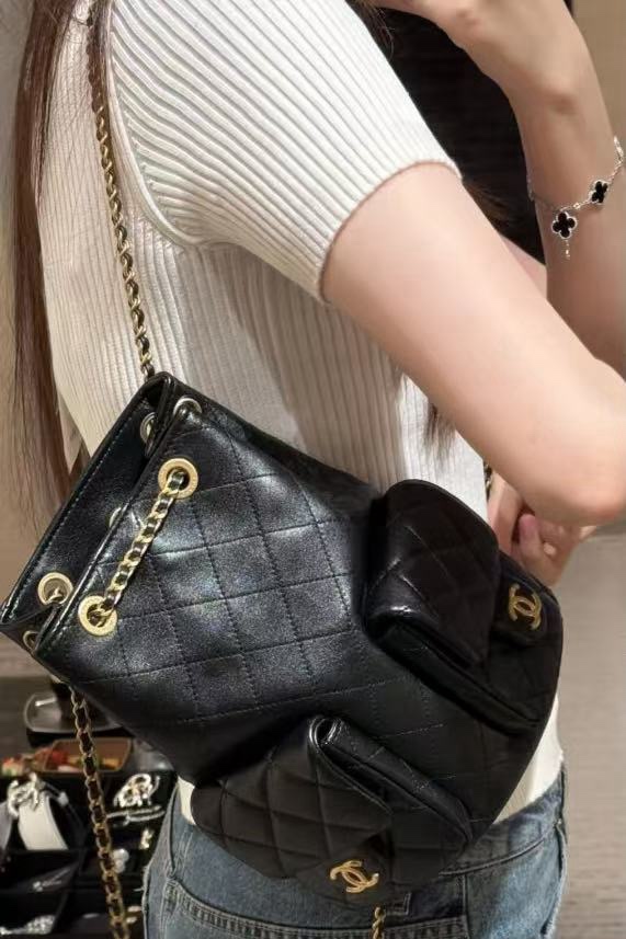 Mochila Chanel 1❤️25C: Elegancia y Versatilidad en un Diseño Exclusivo
