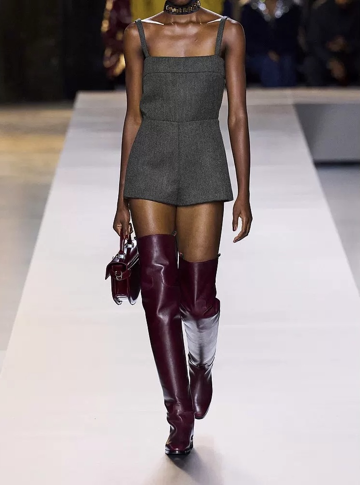 NO:321741,Model number G25030487 GUCC* new style, letter logo on the chest, embroidery logo, fashionable, sexy, slim, strapless sling, strapless jumpsuit shorts!  Gray, (M size bust 82, waist 72, trousers length 56 without shoulder straps, gucci, shorts, alexander wang19860909款号G25030487 GUCC*新款 胸前字母logo刺绣标志时尚性感修身显瘦抹胸式吊带连体裤短裤！灰色、（M码胸围82,腰围72,裤长56不含肩带,,gucci,shorts,alexander wang,Women's clothing