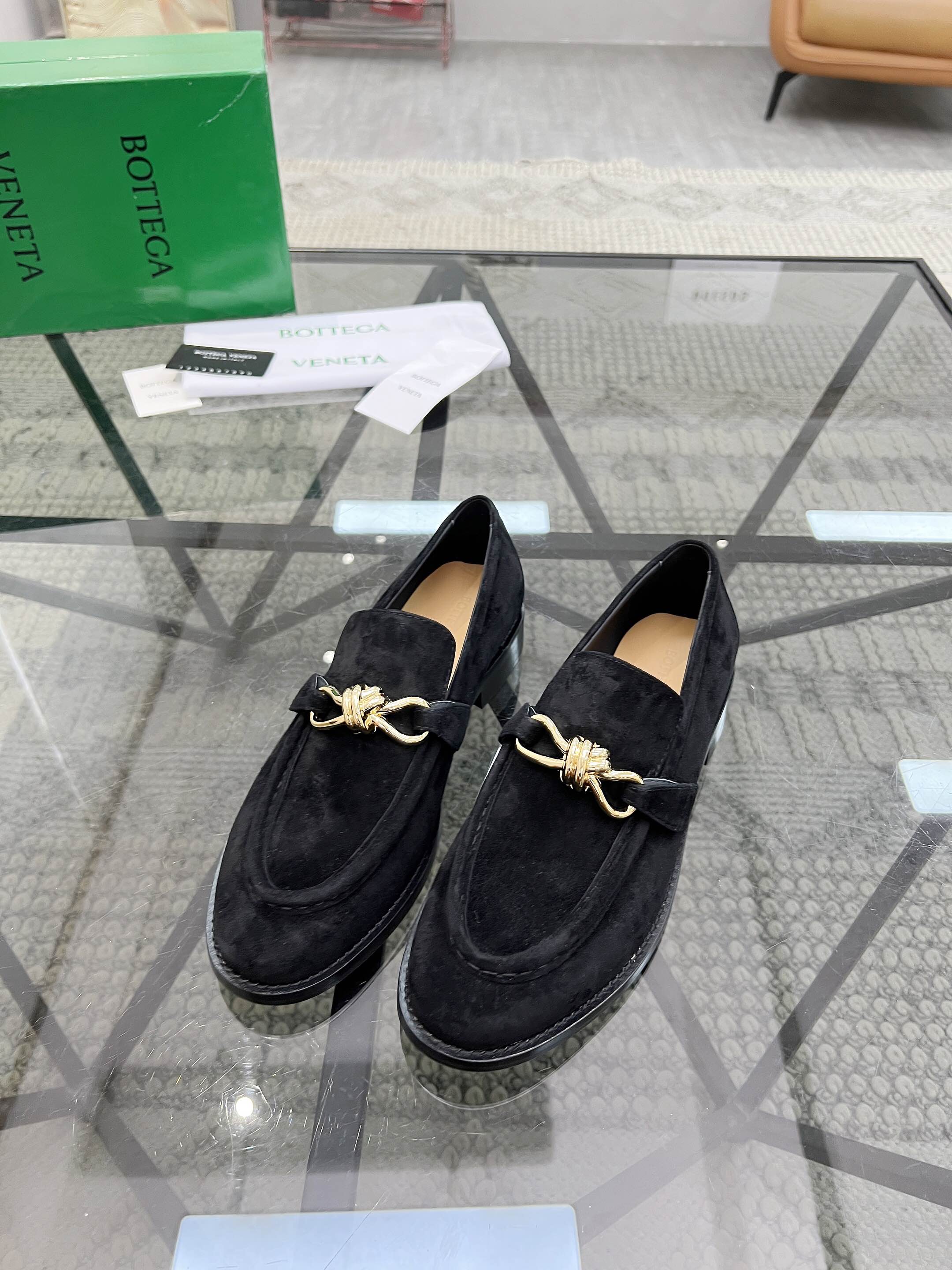 NO:221429,Brand BOTTEGA VENETA color original color matching code number 39-44 customized 38.45 price Material BOTTEGA 2025 new style casual footwear!  Quality, please see the details, classic simple design, rigorous workmanship and fine upper imported cowhide, create a fashionable headline cowhide inner foot, fashionable and atmospheric original genuine leather sole, high quality, worth owning, BV leather shoes, bottega veneta, bottega veneta, cowhide, Leather soles19860909品牌BOTTEGA VENETA 颜色原版配色 码数39-44定做38.45 价格 材质宝缇嘉2025新款 休闲 套脚鞋！质量请看细节经典简约设计做工严谨精细鞋面进口牛皮制作打造出时尚头条牛皮内里上脚时尚大气原版 真皮大底 高品质 值得拥有,BV皮鞋,bottega veneta,bottega veneta,cowhide,Leather soles,Men's shoes