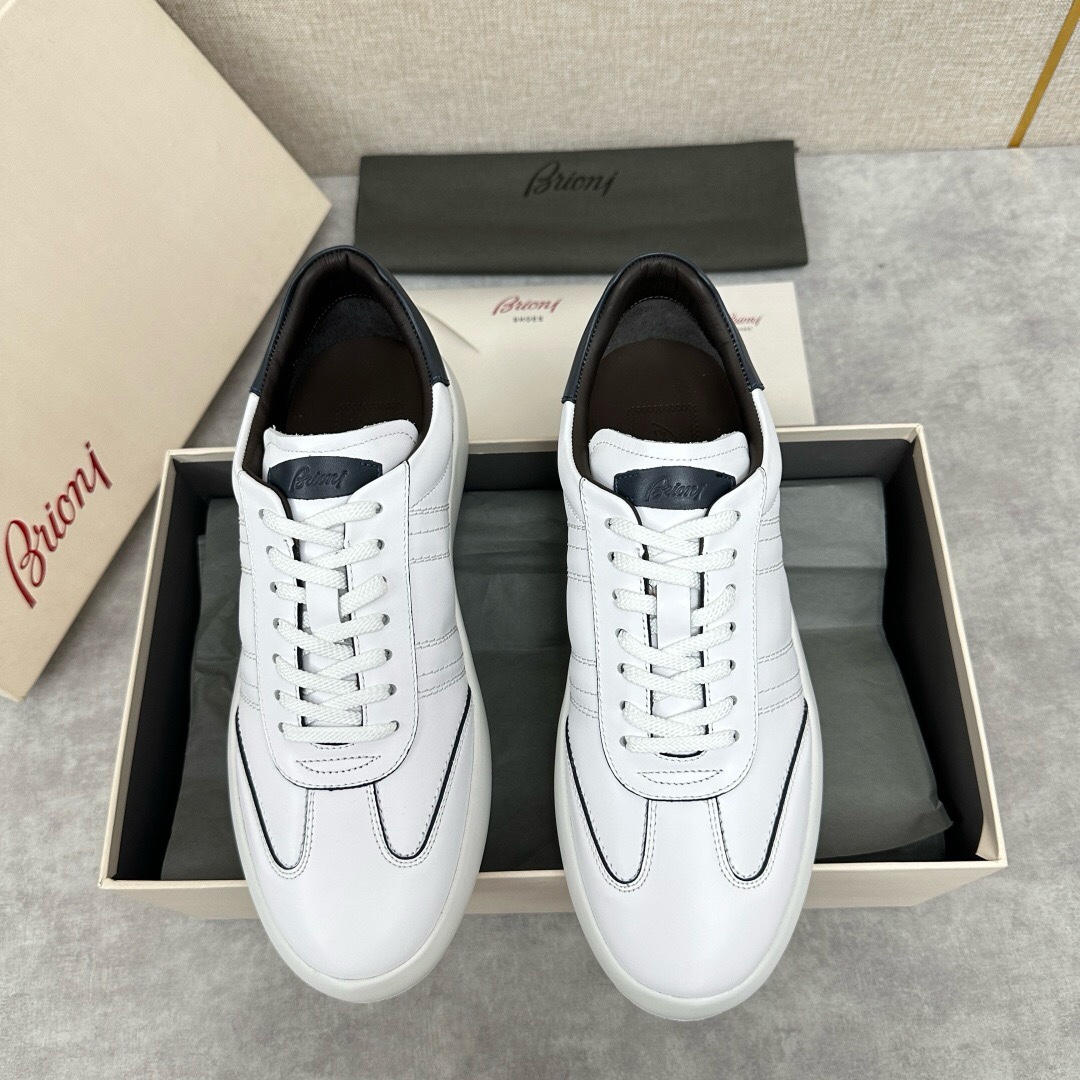 NO:221552,Brand Brioni Color Original Color Number 39-44 Customized 38.45.46 Price Material Brioni 2025 Spring and Summer New Product Series, the only version of the market, Men's Sports Shoes. Buyed in Hong Kong to create the first sports shoes for the brand. This shoe is made of light and extremely tough cowhide fabric, two-color high-density cowhide. All details ZP is broken down and developed one by one. It can be said to be a perfect encounter with traditional exquisite craftsmanship and fabric technology innovation. Product details and quality environmentally friendly and sustainable fabrics. Ago structure Recycled rubber sole integrated design Brioni sewing label Legion striped side stripes. Very suitable for pairing with jeans casual pants., Brioni, sneakers, jeans, cowhide19860909品牌Brioni 颜色原版配色 码数39-44定做38.45.46 价格 材质布里奥尼2025春夏新品系列,市场唯一对版版本 男士运动鞋履 .香港购入原版开发打造作为品牌首款运动鞋履,这鞋用轻盈且极富韧性的牛皮面料,双色高密牛皮制成 所有细节ZP一一分解开发 可以说是传统精湛工艺和面料技术革新的一次完美邂逅.产品细节质量 环保可持续性面料.Ago结构 再生橡胶鞋底一体式设计Brioni缝纫标签 军团条纹侧面饰带.非常适合搭配牛仔裤 休闲裤.,布里-奥尼,sneakers,jeans,cowhide,Men's shoes