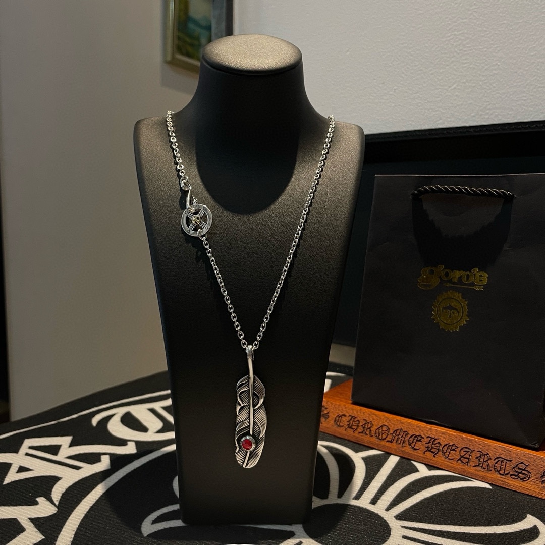 NO:115011,[New Products are on the Shelves] Goro’s Takahashi Goro Feather Pendant, Takahashi Classic Necklace, Top Version, Accepted Exclusive Shooting, Focus on the High-end Market, Kuaishou/ins/Xiaohongshu popular models, absolutely different from ordinary versions!  The details of the picture product are consistent with ZP!  Original production process, precision quality, purely handmade, authentic model opening, fashion essentials, both men and women can wear, same couple style, rock punk silver style, retro elements, trendy and versatile, same style on the official website, fine jewelry, necklace19860909批【新品上架】Goro’s高桥吾郎羽毛吊坠,高桥经典项链,顶级版本,认准独家拍摄,主攻高端市场 ,快手/ins/小红书热门款,绝对区别普通版本！图片产品细节与ZP一致！原版制作工艺 精工品质 纯手工打造 ～正品开模潮流时尚必备 男女均可佩戴 情侣款同款 摇滚朋克泰银风格 复古元素 潮流百搭 官网同款,饰品精品,necklace,Jewelry