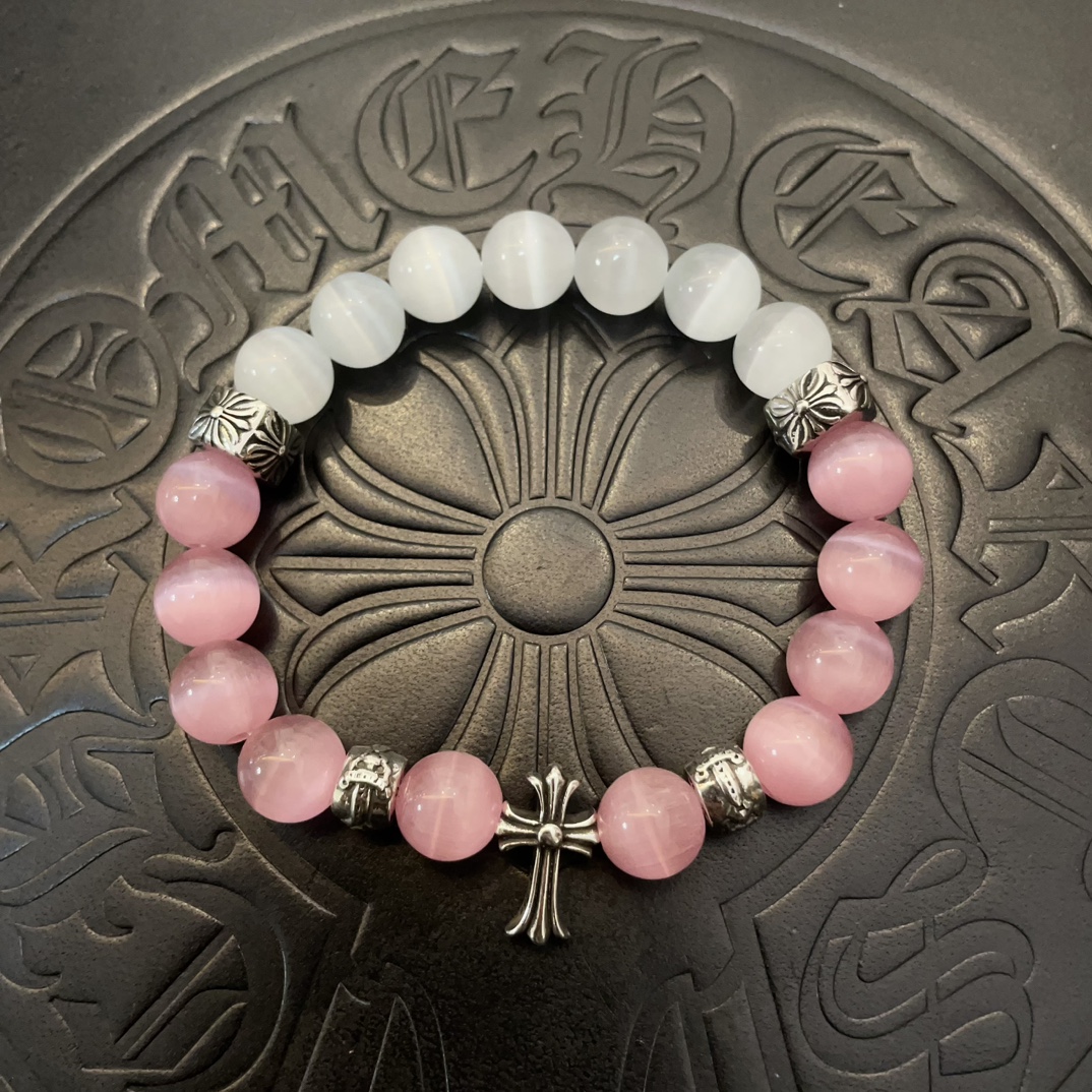 NO:106236,Batch New model [Counter Quality] Chrome Hearts Croxin Classic retro multi-element pink cat eye bracelet bracelet with different concave and convex and concave design styles present uniqueness Cross Scout flowers are Croxin's ambitions, so they last longer. Genuine version Chrome Hearts Croxin Difference to the market ordinary light version, match the quality of the version, look at the details of the letter printing, the degree of retro old gray oxygen. Seiko version!  !  !  Pure handmade ~ Authentic model opening must-have fashion and fashion, both men and women can wear it, same style for couples, original official website, rock punk style silver style, retro elements, trendy and versatile!  , jewelry boutique, chrome hearts, chrome hearts, bracelet19860909批 新款【专柜品质】Chrome Hearts克罗心 经典复古多元素粉红猫眼石手链手串,凹凸造型不同的花纹设计风格 呈现出与众不同 十字架 童军花是克罗心的志 所以更经久不衰 正品打版Chrome Hearts克罗心 区别市场普通轻版 对版对标品质 看字印细节 复古做旧灰氧程度.精工版本！！！ 纯手工打造 ～正品开模潮流时尚必备 男女均可佩戴 情侣同款 官网原版 摇滚朋克泰银风格 复古元素 潮流百搭！,饰品精品,chrome hearts,chrome hearts,bracelet,Jewelry