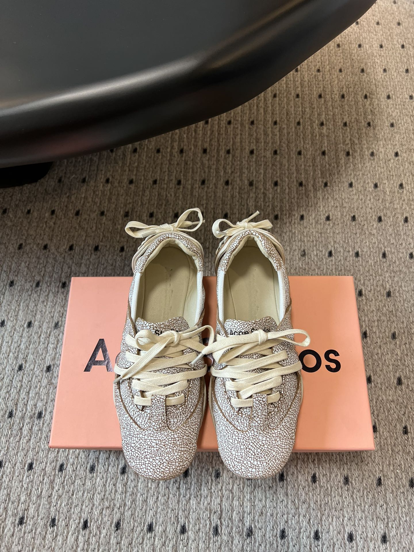 NO:236303,Acne Studio*25s ballet style bow strapped sneakers, girly and easy to wear!  25c's latest spring and summer series acne launches sneakers to make ballet style!  I really want to praise you!  Full of creativity!  Two different styles blend together!  The elegance and beauty of ballet!  The power brought by the sports style of sneakers!  Just like the first sun in spring!  Warmth and beauty bring a miracle of the revival of everything!  Different levels of fabrics on the upper are matched with bows!  Full of fun beauty!  !  Material cowhide/fabric Neli Yangli Outsole Pure Natural Rubber Outsole Shoe Size 35-39 (40 Customized No Return and Exchange), Ballet Shoes, Acne Studios, Dior, Cowhide19860909Acne Studio*25s 芭蕾风蝴蝶结绑带球鞋 又少女 又好穿！25c最新款春夏系列 acne推出球鞋做成芭蕾风格！我真的要大夸特夸了！创意十足！两种不同的风格融合到一起！芭蕾的优雅与美丽！球鞋运动风带来的力量！就像春天初生的太阳！温暖美好的带来万物复苏的奇迹！鞋面不同层次的布料搭配蝴蝶结！充满了趣味性的美好！！ 材质牛皮/布艺 内里羊里 大底纯天然橡胶大底 鞋码35-39（40定制不退换）,芭蕾舞鞋,acne studios,dior,cowhide,Women's Shoes