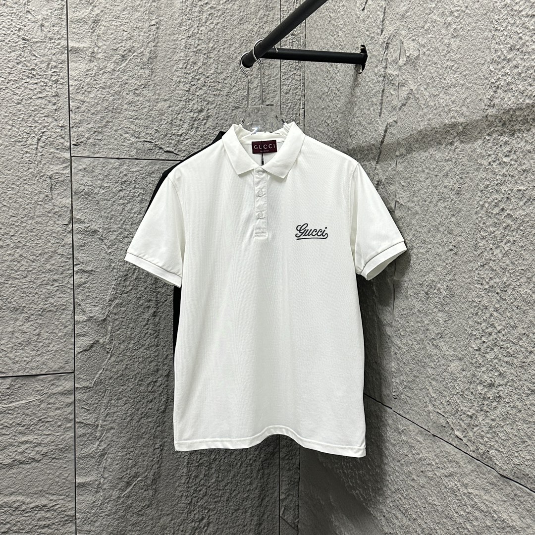 GU*Gucci* Polo de manga corta nuevo de primavera-verano 2025, con pequeño bordado de letras y tejido de punto, cuello p…