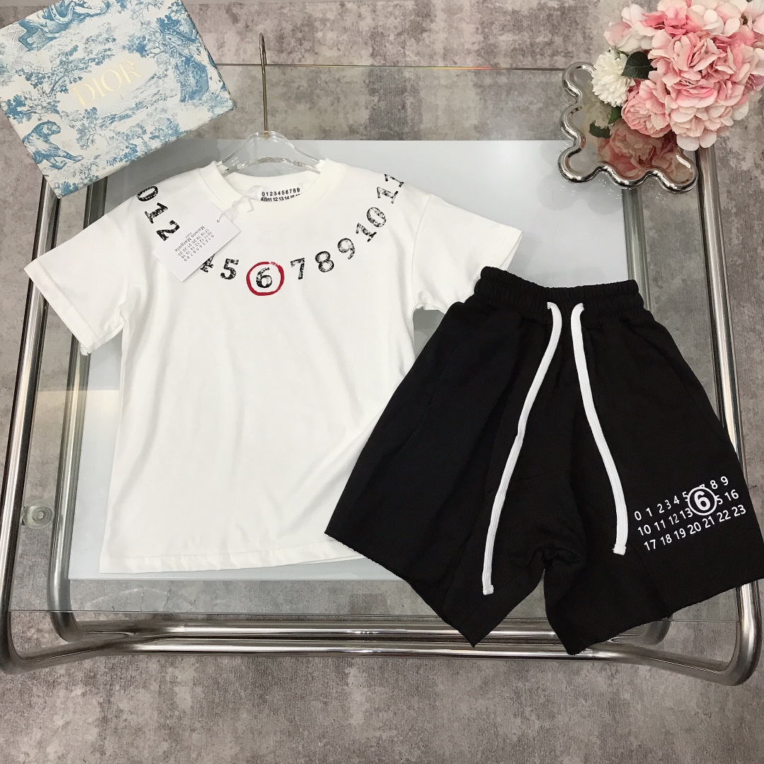 NO:211770,[Spot delivery] Size - Majila Set [Digital Printed Short Sleeve Lazy Fashion Sweater and Wool Cotton Shorts] Full screen with high-end feel~Imported high-pressure offset printing process Simple and atmospheric and versatile style soft and comfortable Simple and fashionable craftsmanship superposition visible high quality Super versatile model size size-110-120-130-140-150-【CM】 Counter packaging 70, clothes, masion margiela, hoodie, sweatshirts, shorts, T-shirt,19860909【现货发】  尺码- 马吉拉 套装【数字印花短袖慵懒时尚卫衣毛圈棉短裤】满屏的高级感～进口高压胶浆印工艺 简单大气百搭潮款柔软舒适 简约时尚 工艺叠加 看得见的高品质 超级百搭款 size尺码-110-120-130-140-150-【CM】 专柜包装70,衣服,masion margiela,hoodie,sweatshirts,shorts,T-shirt,,Children's