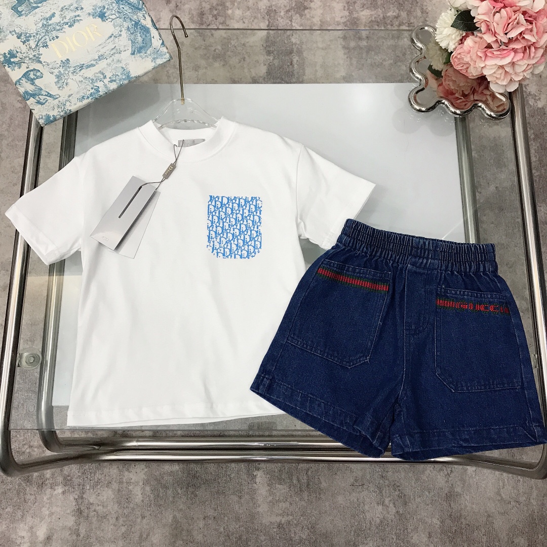 NO:211798,【Spot delivery】 GUCC* & DIO* Trendy brand matching set DIO simple and generous T-shirt G home denim shorts fixed-woven and dyed cotton double yarn precision cotton ~ T-shirt classic logo letter printed jacquard double GG denim shorts Selected high-quality custom cotton fabric to create soft and comfortable Simple and fashionable craftsmanship superimposed visible high quality Super stylish and beautiful size-110-120-130-140-150 【CM】 Full set of packaging 10, clothes, dior, gucci, gucci, shorts, tees, t-shirt,19860909【现货发】   GUCC* & DIO* 潮牌搭配套装 DIO简单大方款T恤G家牛仔短裤 定织定染全棉双纱精密棉～T恤经典logo字母印花提花双GG牛仔短裤 甄选高级定制棉面料打造 柔软舒适 简约时尚 工艺叠加 看得见的高品质 超级有型又好看  size-110-120-130-140-150【CM】 全套包装10,衣服,dior,gucci,gucci,shorts,tees，t-shirt,,Children's