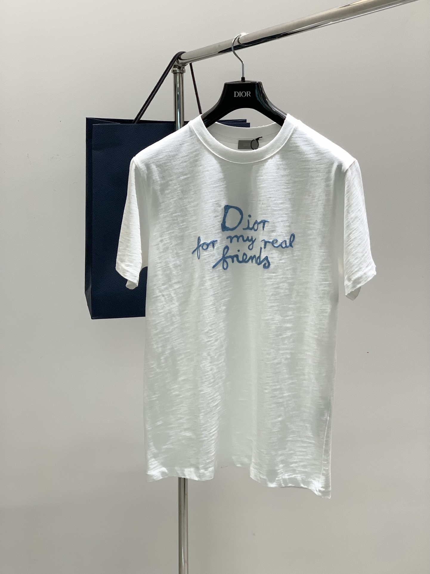 NO:127322,,Dior Dior, new summer products, available at the same time for counters, simple and fashionable casual round neck short-sleeved T-shirt, original imported fabric, comfortable and breathable, top-grade embroidery craft letter pattern logo, extremely high-end, unique design, fashionable and handsome on the upper body!  S-XL, dior, dior, T-shirt,tees, t-shirt,alexander wang19860909,Dior 迪奥, 夏季新品,专柜同步有售,简约时尚休闲圆领短袖T恤,原版进口面料,舒适透气,顶级刺绣工艺字母图案logo,档次极高,独特设计,上身时尚帅气！码数S-XL,,dior,dior,T-shirt,tees，t-shirt,alexander wang,Men's clothing