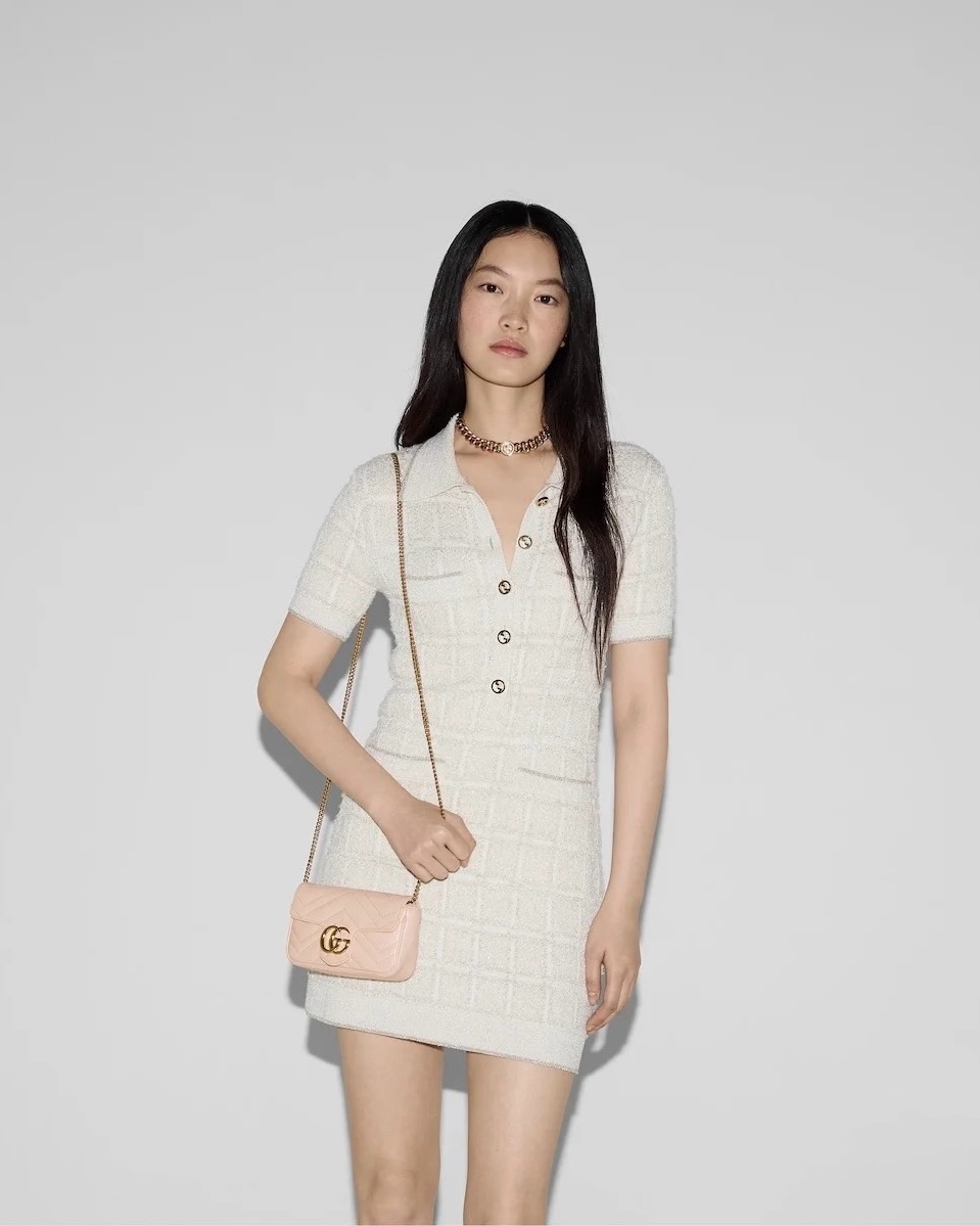 NO:322343,Model number G25030548 GUCC* newer version!  European custom flash gold thread blended GG metal buttons four-pocket slim fit buckle lapel short-sleeved knitted dress!  Beige, black, (M size bust 88, waist 74, sleeve length 25, skirt length 87), gucci, skirt, T-shirt, alexander wang19860909款号G25030548 GUCC*新款高版本！欧货定制闪丝金线混纺GG金属纽扣四口袋修身显瘦系扣翻领短袖针织连衣裙！米色、黑色、（M码胸围88,腰围74,袖长25,裙长87）,,gucci,skirts,T-shirt,alexander wang,Women's clothing