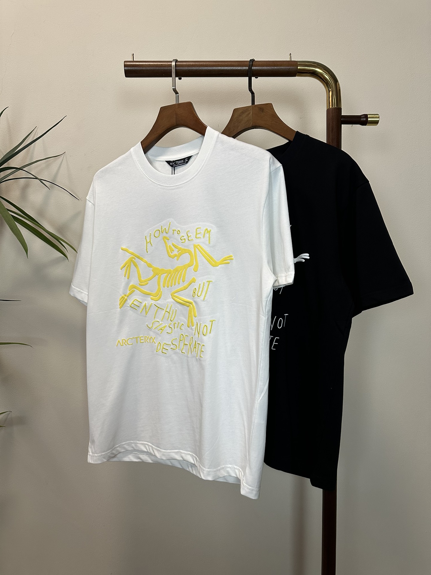 NO:150945,ARC Archaeopteryx 2025 new round neck short-sleeved T-shirt high-end version!  Customized fabrics for counters are breathable and comfortable, with impeccable details, and the brand element design concept reflects high quality. The feel is delicate and soft!  It is casually cut, with a great upper body style!  Code number M-3XL, arc'teryx, T-shirt,tees, t-shirt,alexander wang19860909ARC 始祖鸟2025新款 圆领 短袖 T恤 高端版本！专柜定制面料 透气舒适度高,细节无可挑剔,品牌元素设计理念,体现高品质.手感细腻柔软！呈现休闲裁剪,上身版型超赞！ 码数M-3XL,arc'teryx,T-shirt,tees，t-shirt,alexander wang,Men's clothing