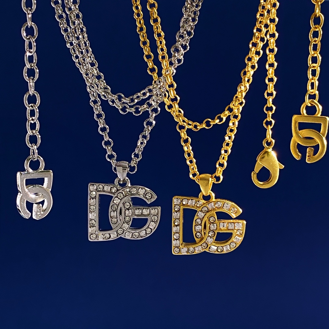 D&G Dugarbana High-End Fashion: Glittering Retrospective in Copper and Silver Brass