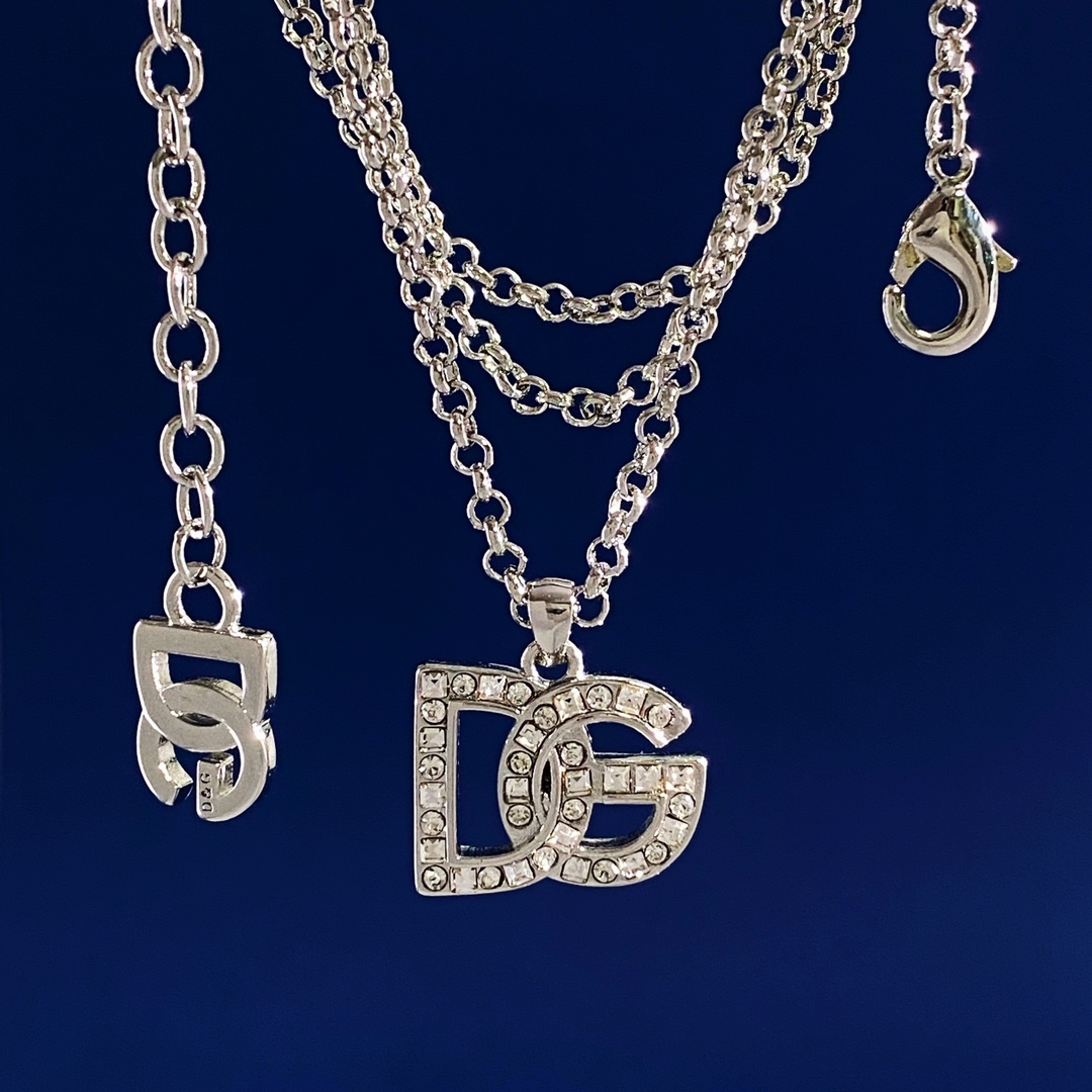 D&G Dugarbana High-End Fashion: Glittering Retrospective in Copper and Silver Brass - 图片 2