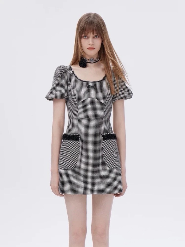 NO:322335,Model number G25030587 MIUMI* Miaojia new high-end custom heavy industry pocket beaded decorative puff sleeve round neck waist-hugging slimming short-sleeved plaid dress!  (Size S bust 84, sleeve length 21, waist 70, skirt length 88) hair, miumiu, skirt 84, skirt length 88) hair, miumiu, skirts, T-shirt, alexander wang19860909款号G25030587 MIUMI*缪家新款高端定制 重工口袋串珠装饰泡泡袖圆领收腰显瘦短袖格子连衣裙！（S码胸围84,袖长21,腰围70,裙长88）发,,miumiu,skirts,T-shirt,alexander wang,Women's clothing