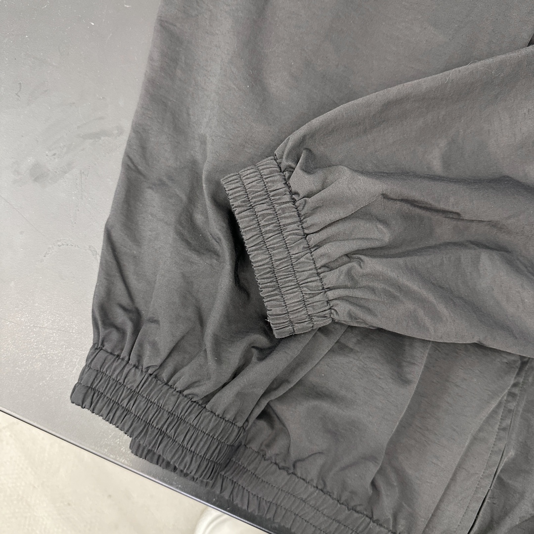  🆕NEW｜新款风衣外套，水洗棉面料，炒色做旧质感十足，袖边进口超密平纹刺绣logo🪡宽松版型男女同款，