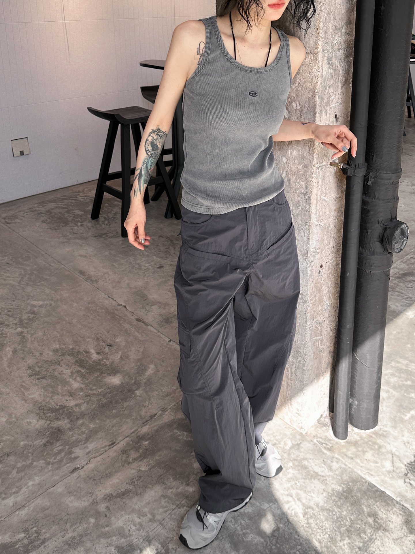  🆕ACNE｜新款长裤，再生尼龙面料自带光泽有质感，开模定制纽扣细节工艺拉满，工装多口袋设计，伞兵裤版型