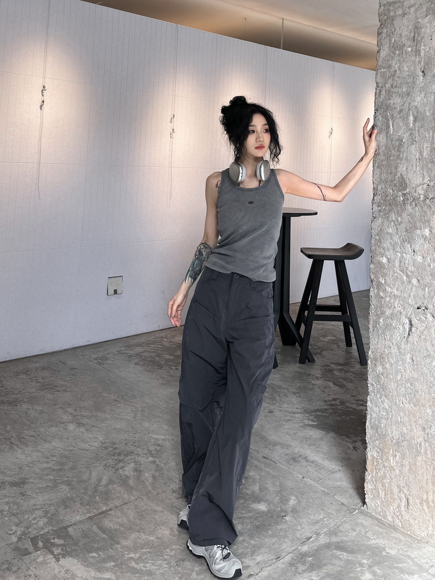  🆕ACNE｜新款长裤，再生尼龙面料自带光泽有质感，开模定制纽扣细节工艺拉满，工装多口袋设计，伞兵裤版型