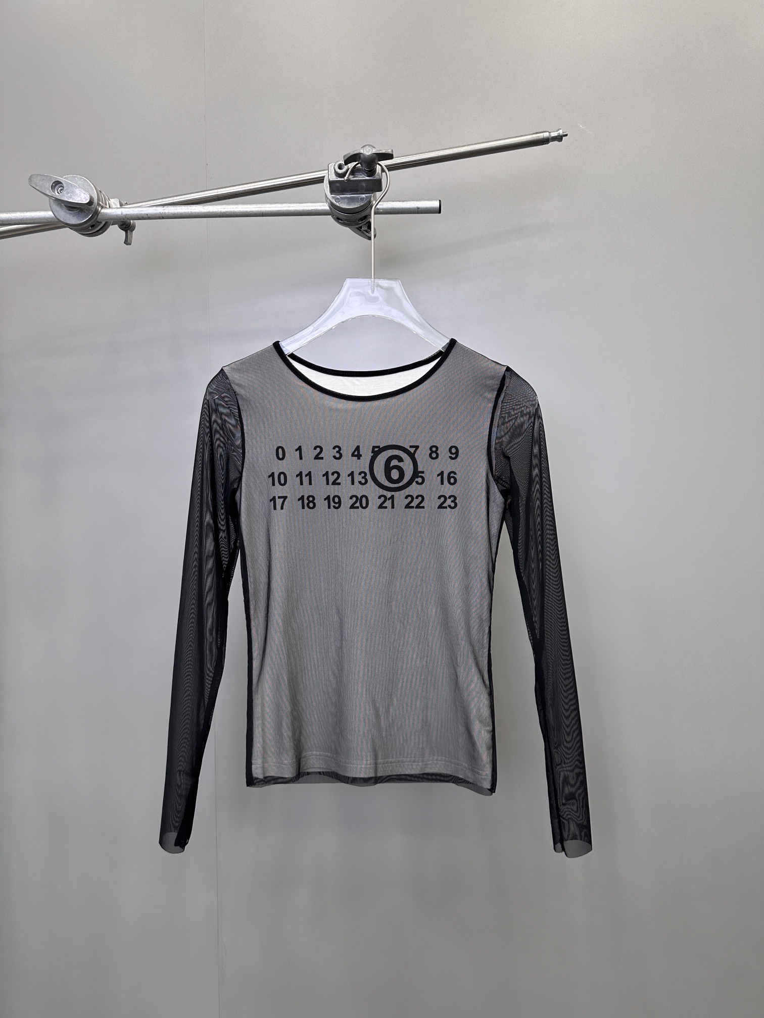  🆕MM6｜新款打底长袖，超高弹力网纱面料，柔软贴身，拼接假两件设计，胸前数码印花logo，小版型修身不
