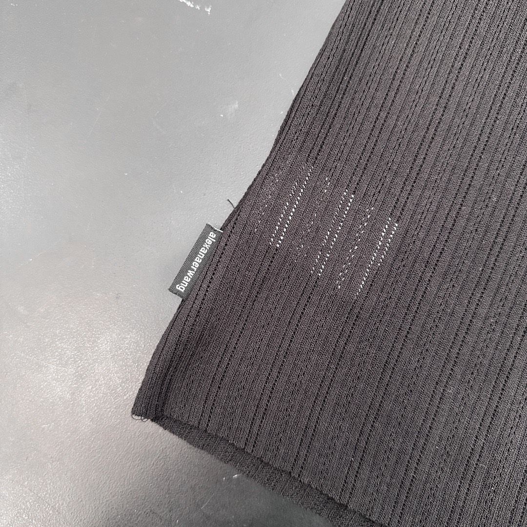  🆕ACNE｜新款背心，高弹力针织🧶柔软修身不紧身，u领设计修饰肩颈线条，整身明线车缝，撞色小巧思，尺码