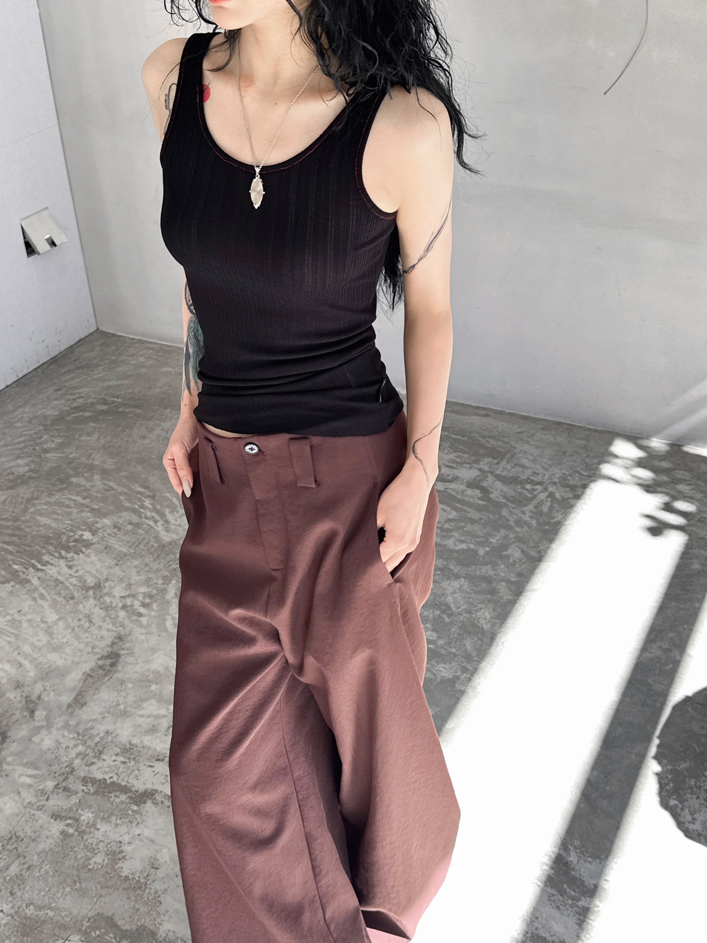  🆕ACNE｜新款背心，高弹力针织🧶柔软修身不紧身，u领设计修饰肩颈线条，整身明线车缝，撞色小巧思，尺码