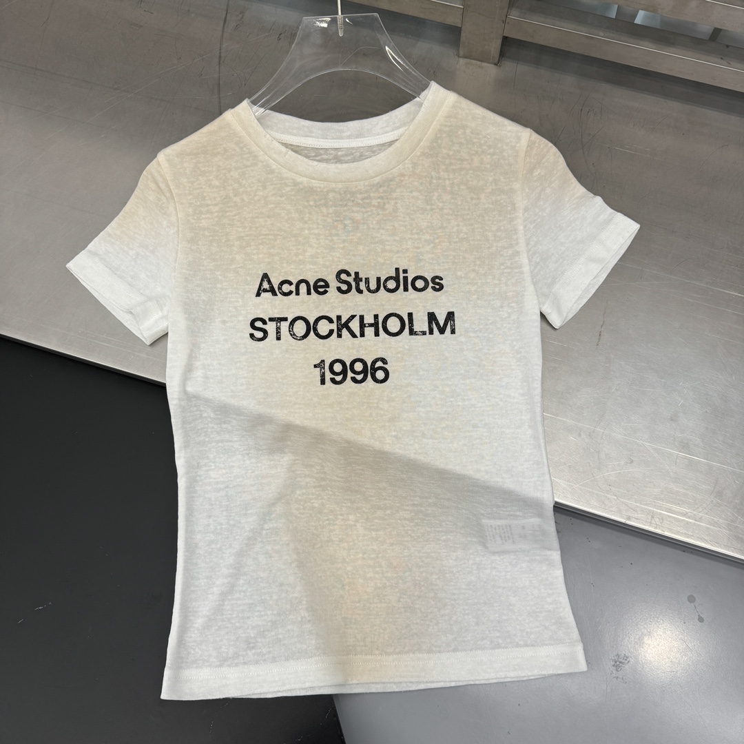  🆕ACNE｜新款印花洗水小版T，76%天丝面料  24%涤。柔软修身，舒适清爽。胸前经典字母印花简约百