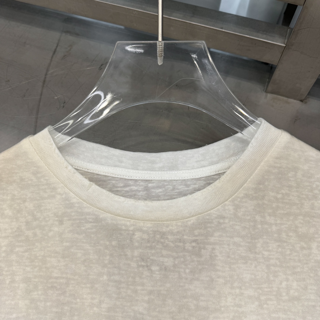  🆕ACNE｜新款印花洗水小版T，76%天丝面料  24%涤。柔软修身，舒适清爽。胸前经典字母印花简约百