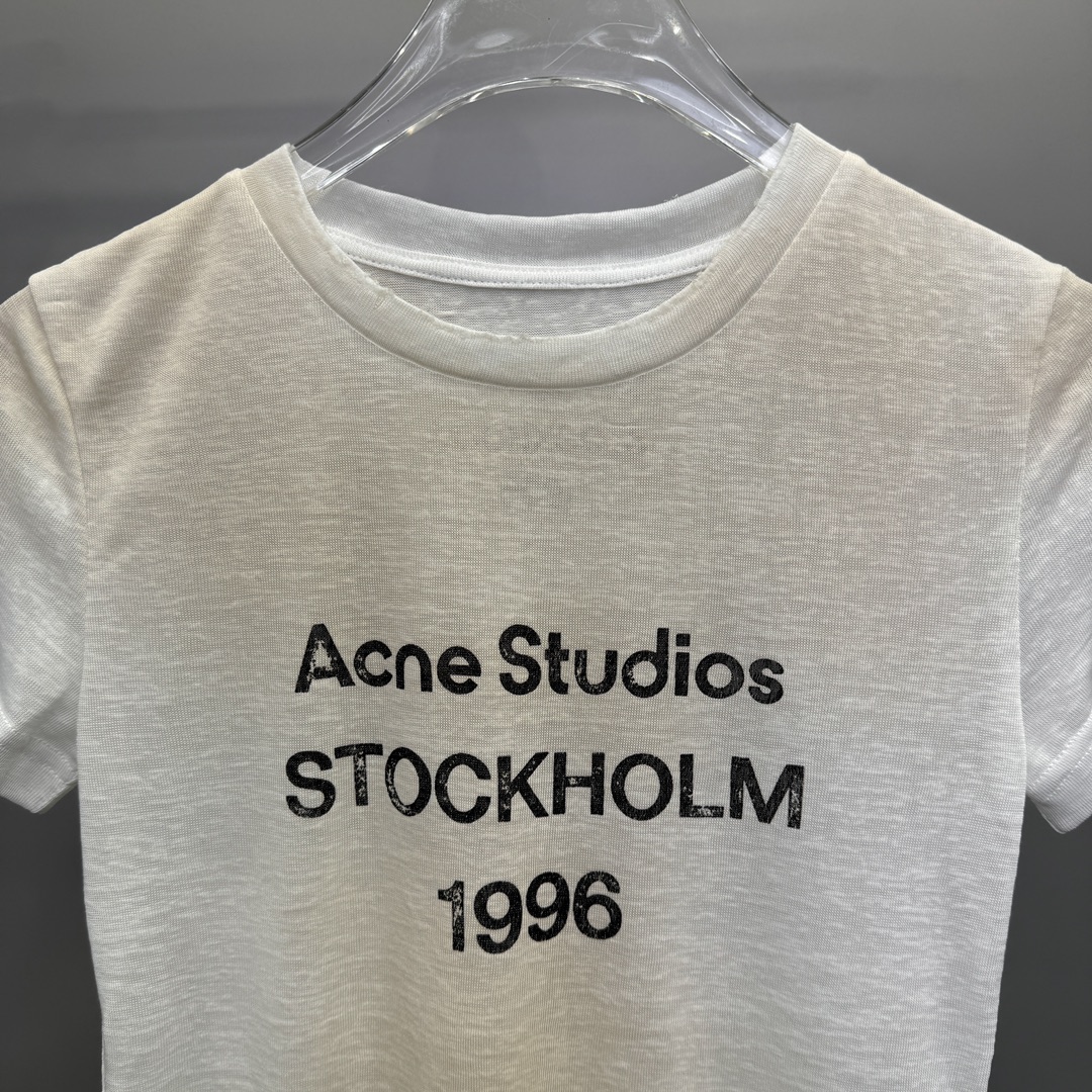  🆕ACNE｜新款印花洗水小版T，76%天丝面料  24%涤。柔软修身，舒适清爽。胸前经典字母印花简约百